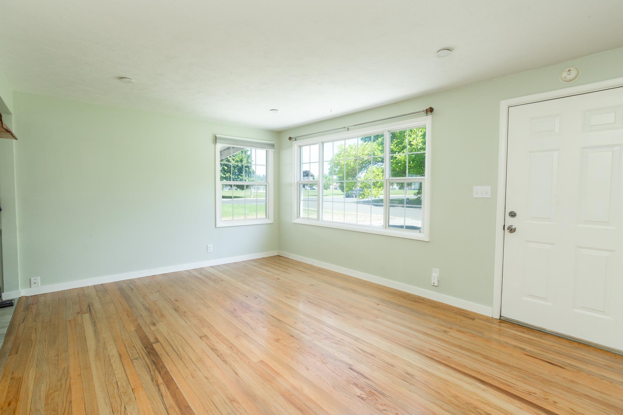 5709 N Cochran St - Photo 5