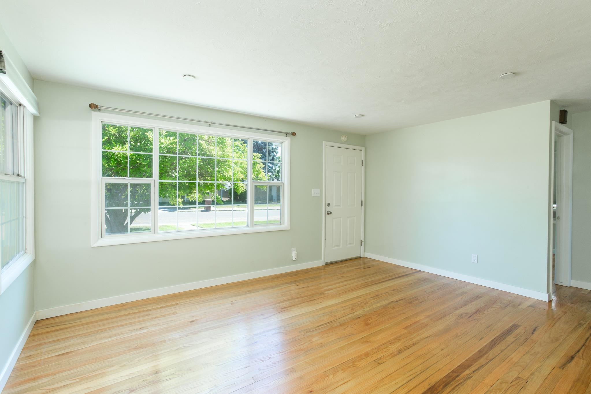 5709 N Cochran St - Photo 6