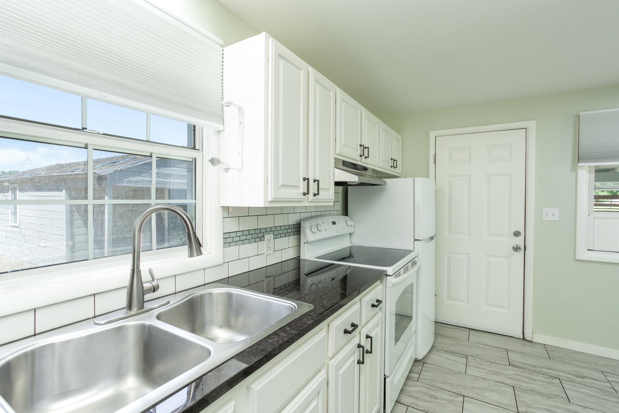5709 N Cochran St - Photo 10