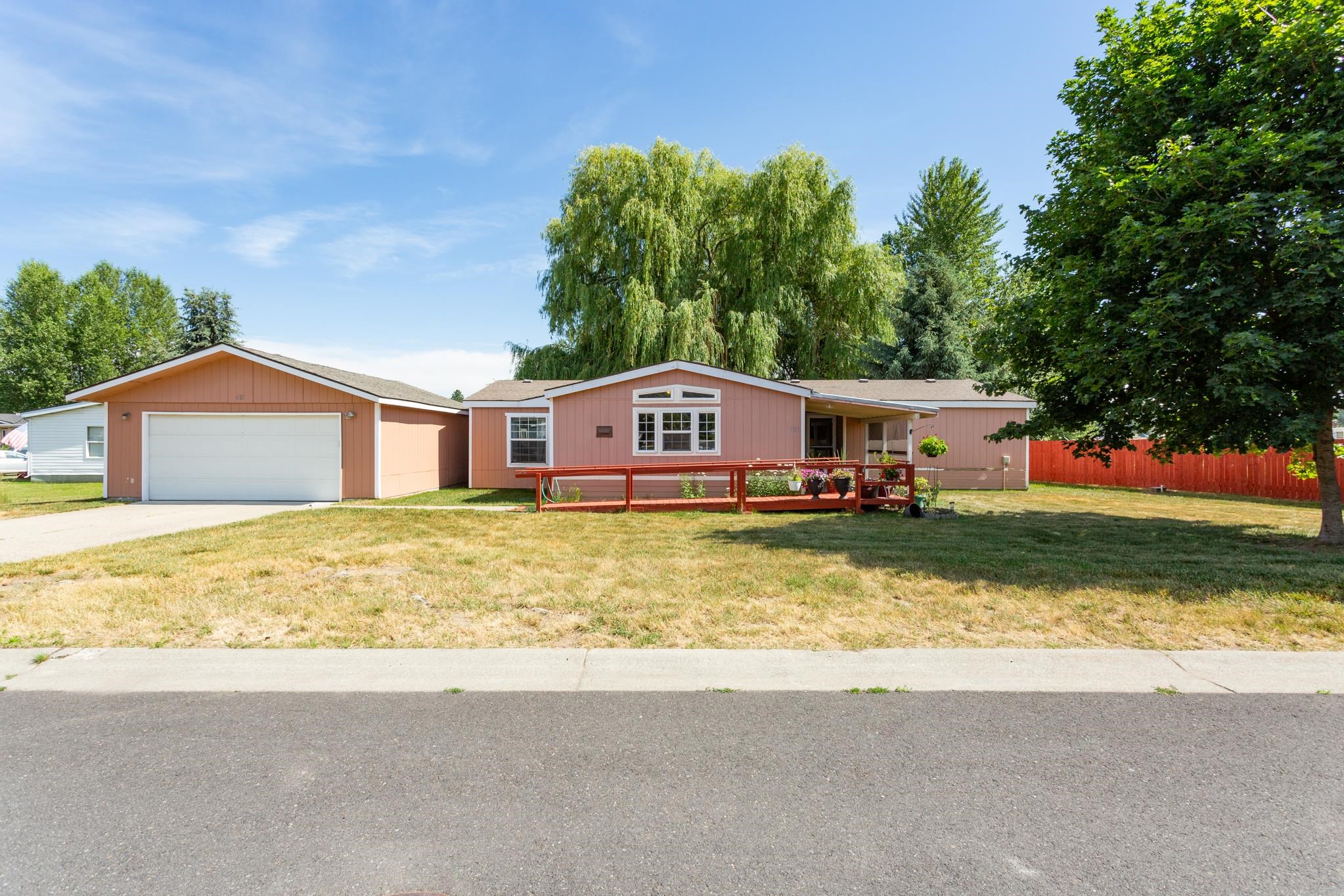 407 E Meadowmere Way - Photo 1