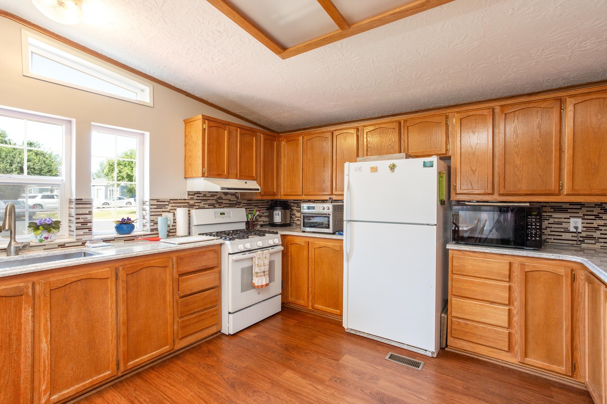 407 E Meadowmere Way - Photo 12