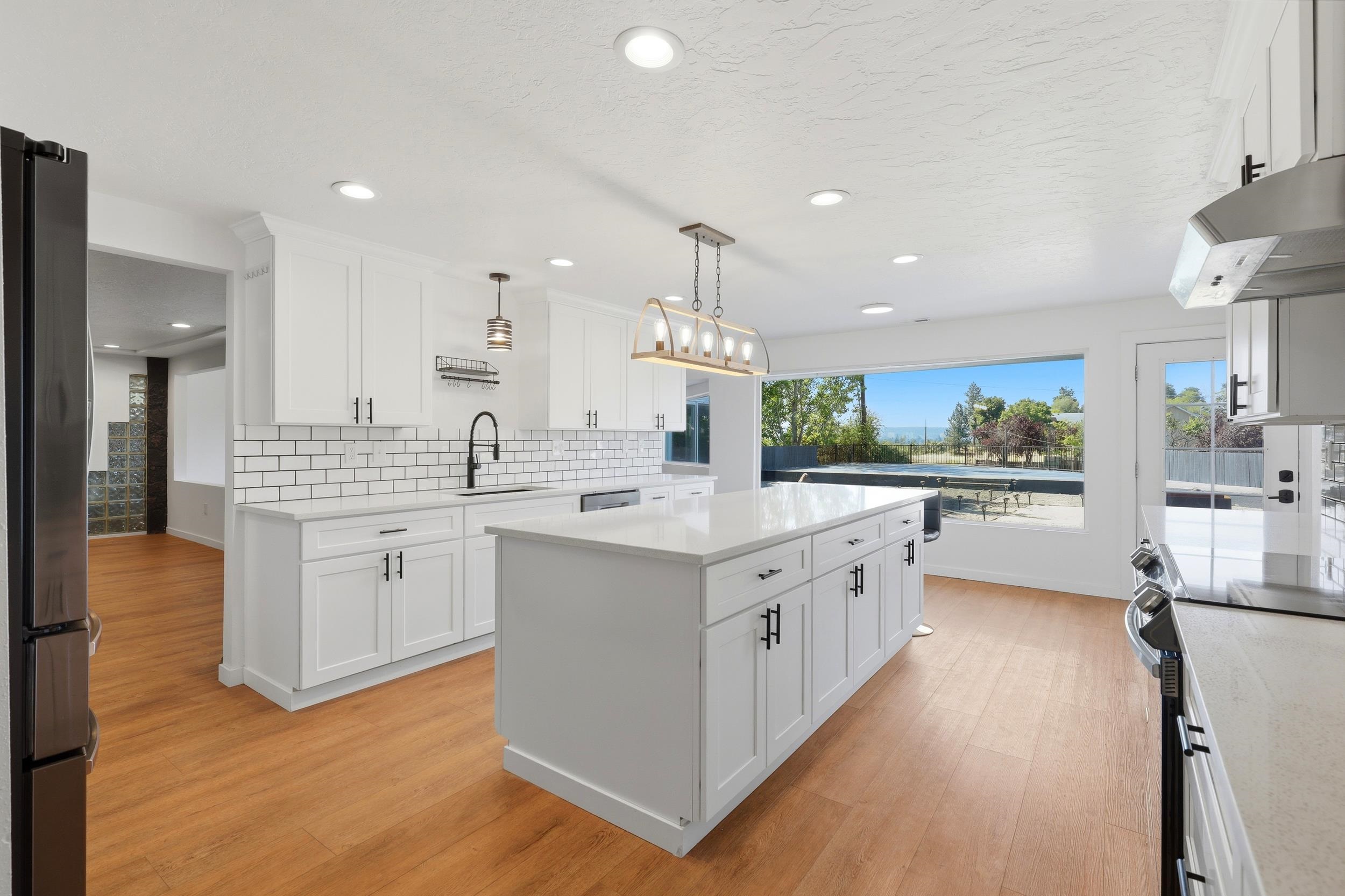 1627 W Courtland Ave - Photo 4