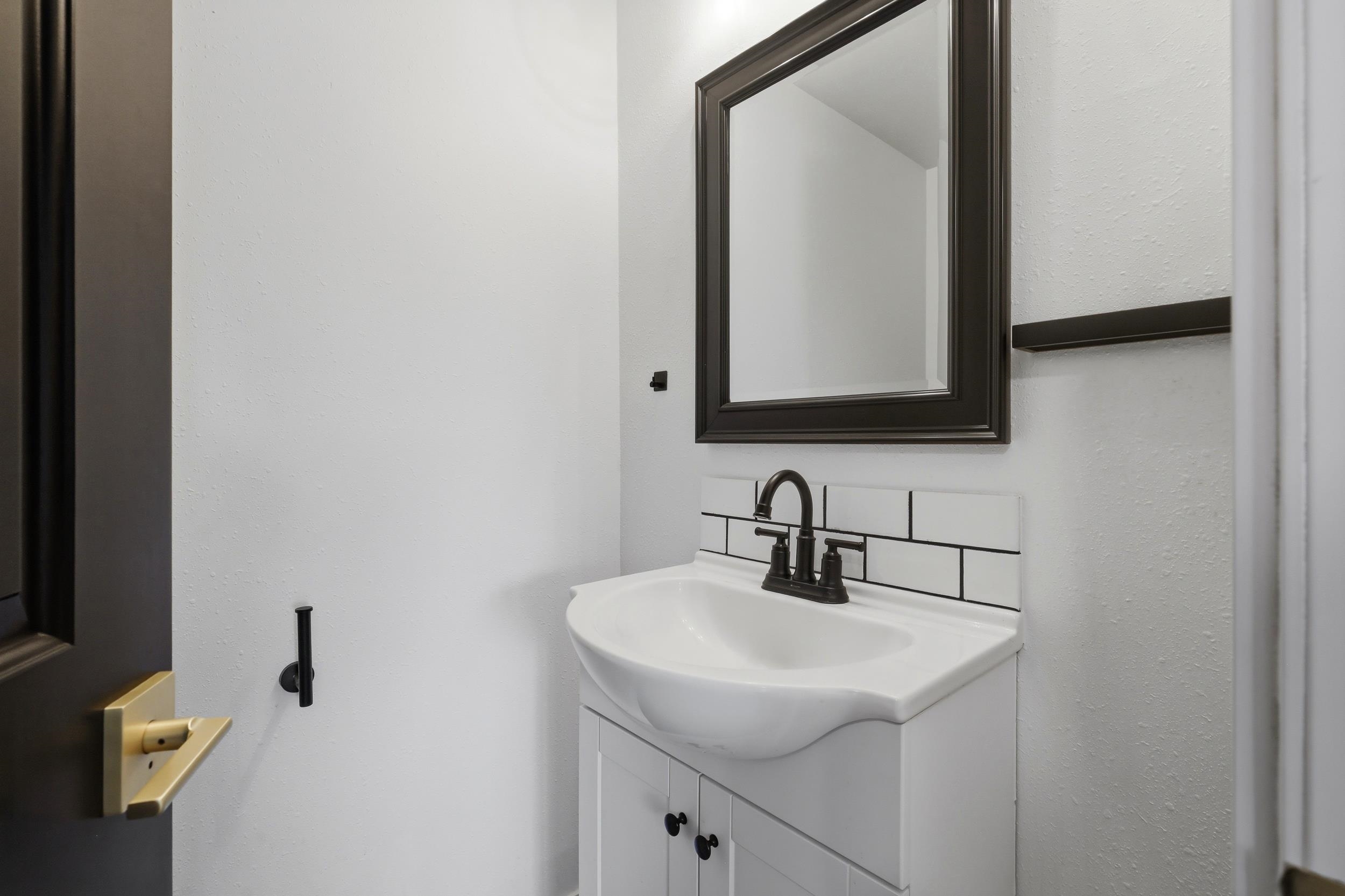 1627 W Courtland Ave - Photo 32