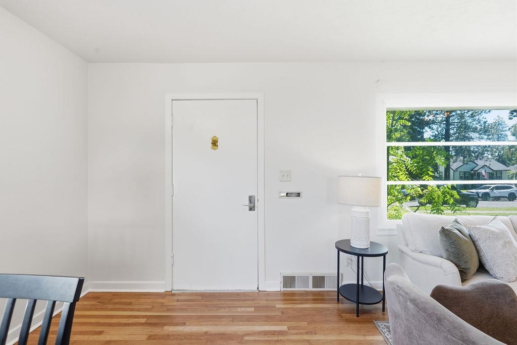 3112 W Walton Ave - Photo 5