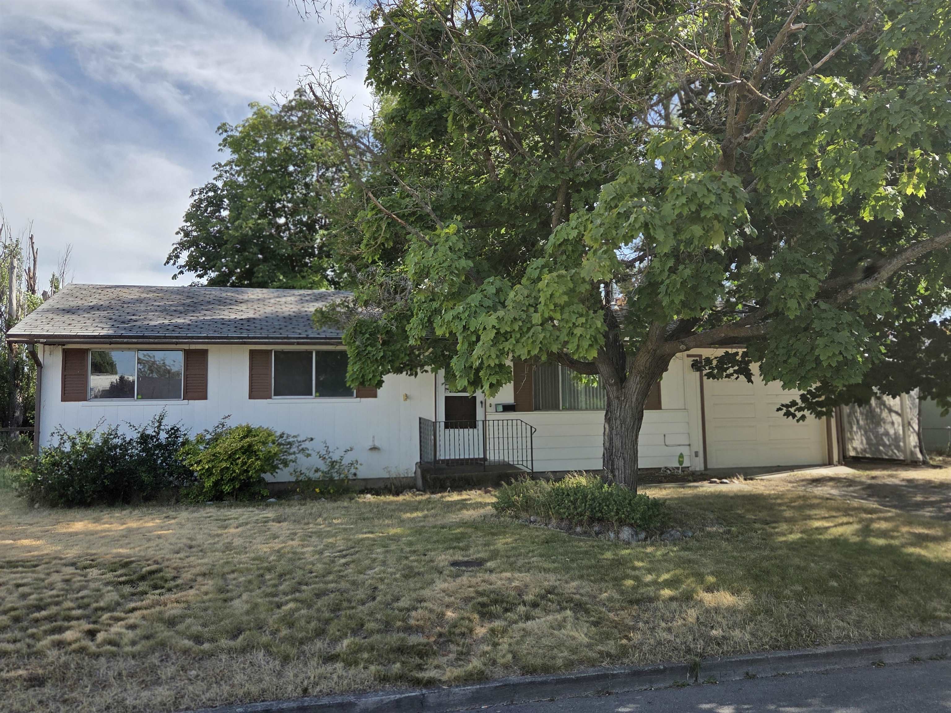 13412 E Desment Ave - Photo 1