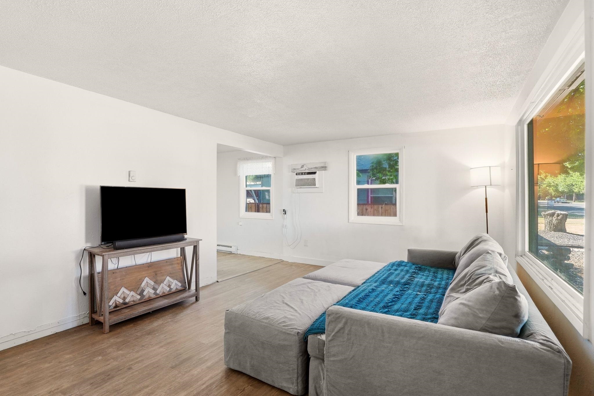6202 N Astor St - Photo 5