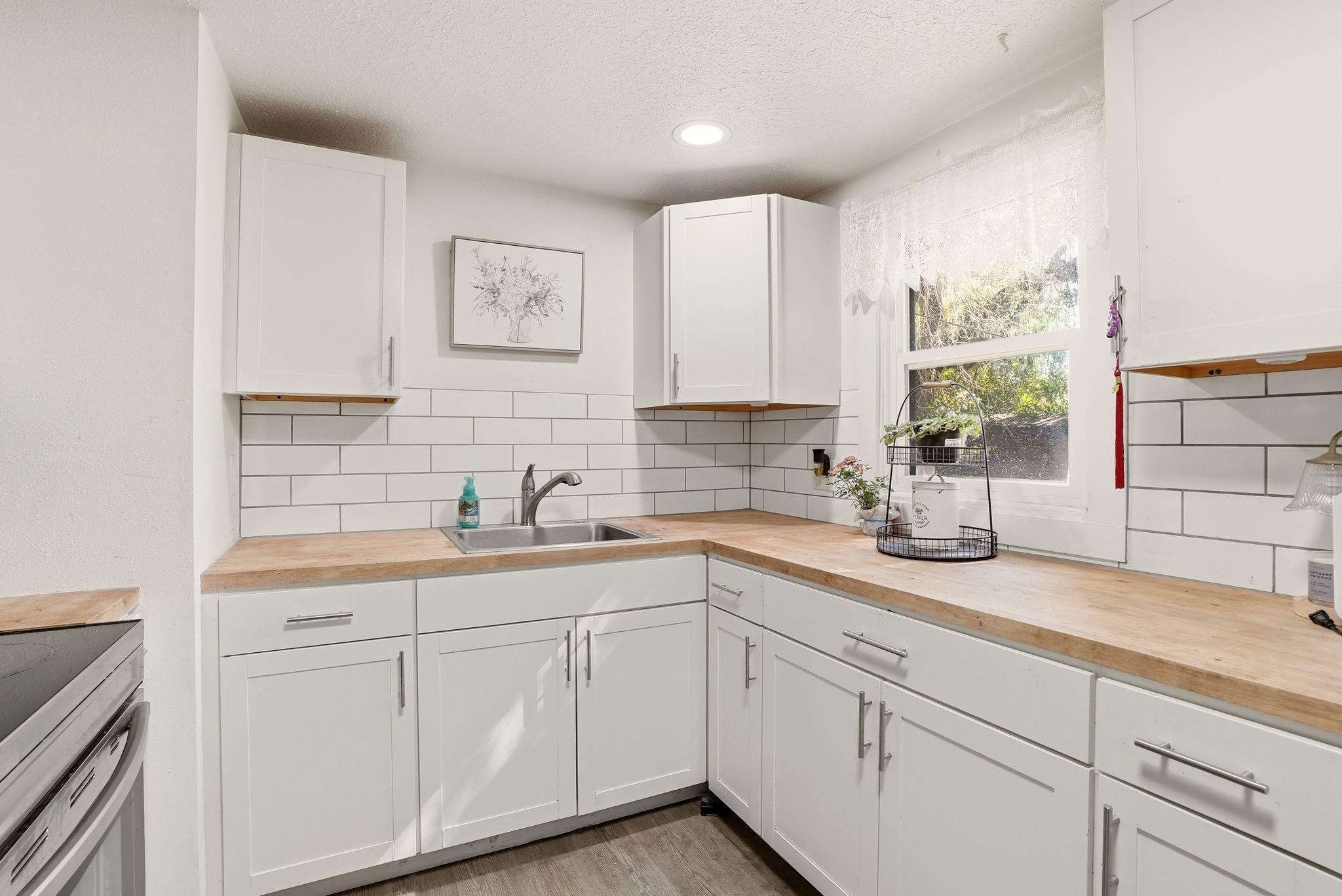 6202 N Astor St - Photo 8