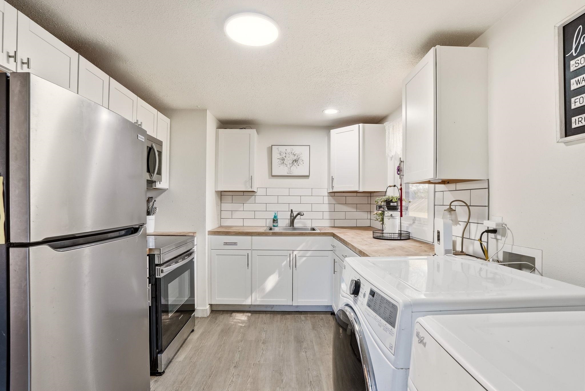 6202 N Astor St - Photo 9