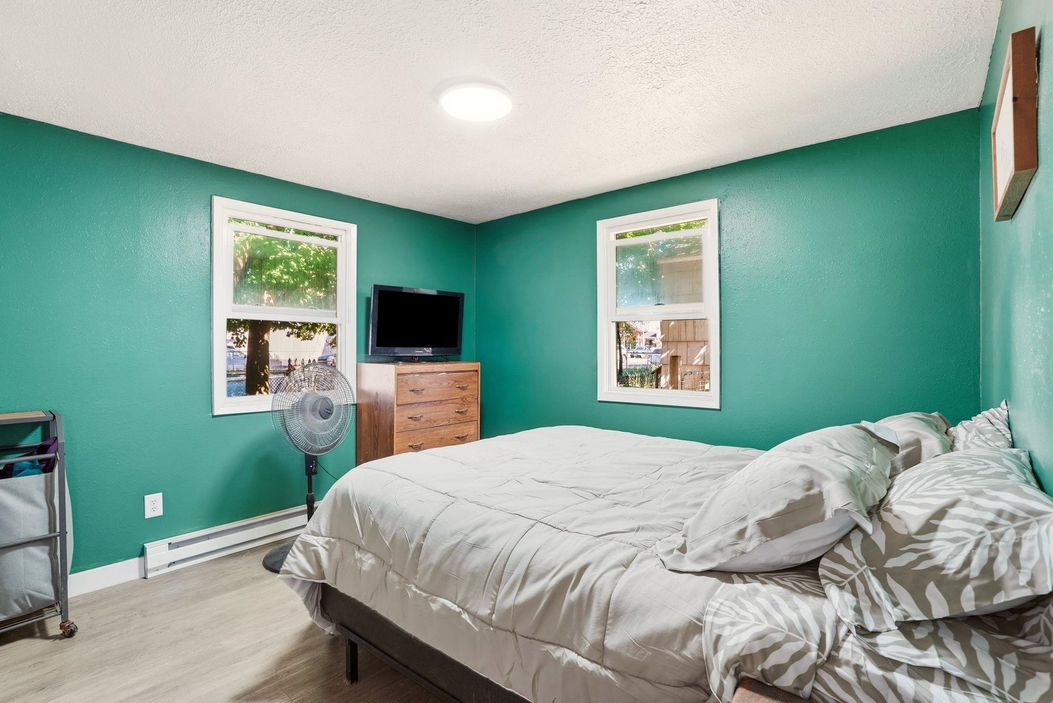 6202 N Astor St - Photo 13