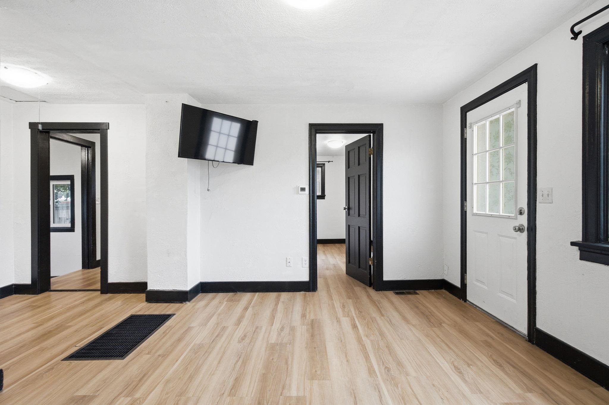 403 E Sanson Ave - Photo 3