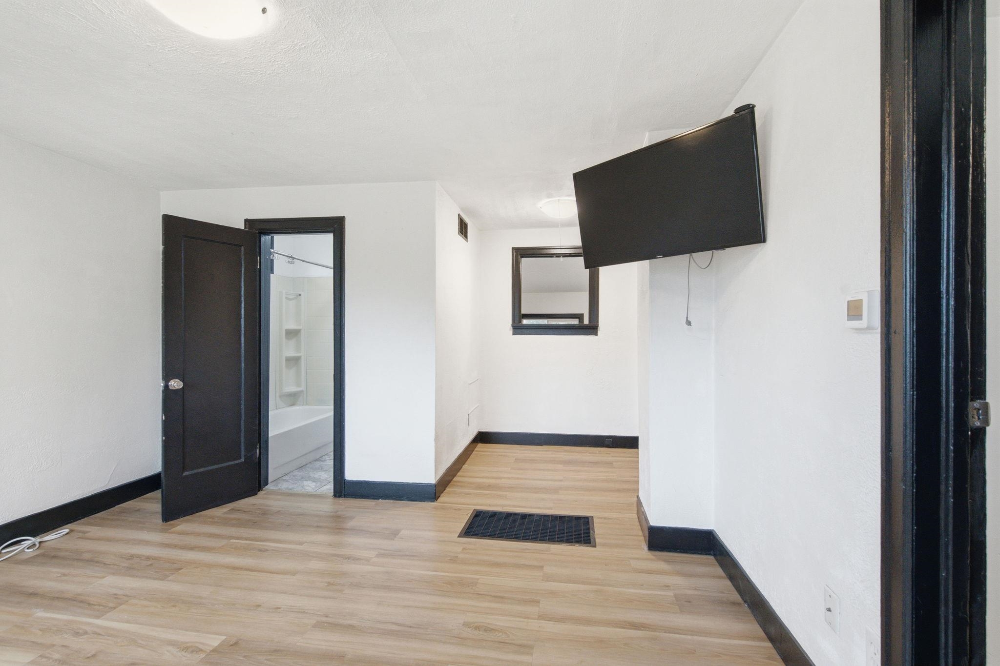 403 E Sanson Ave - Photo 4