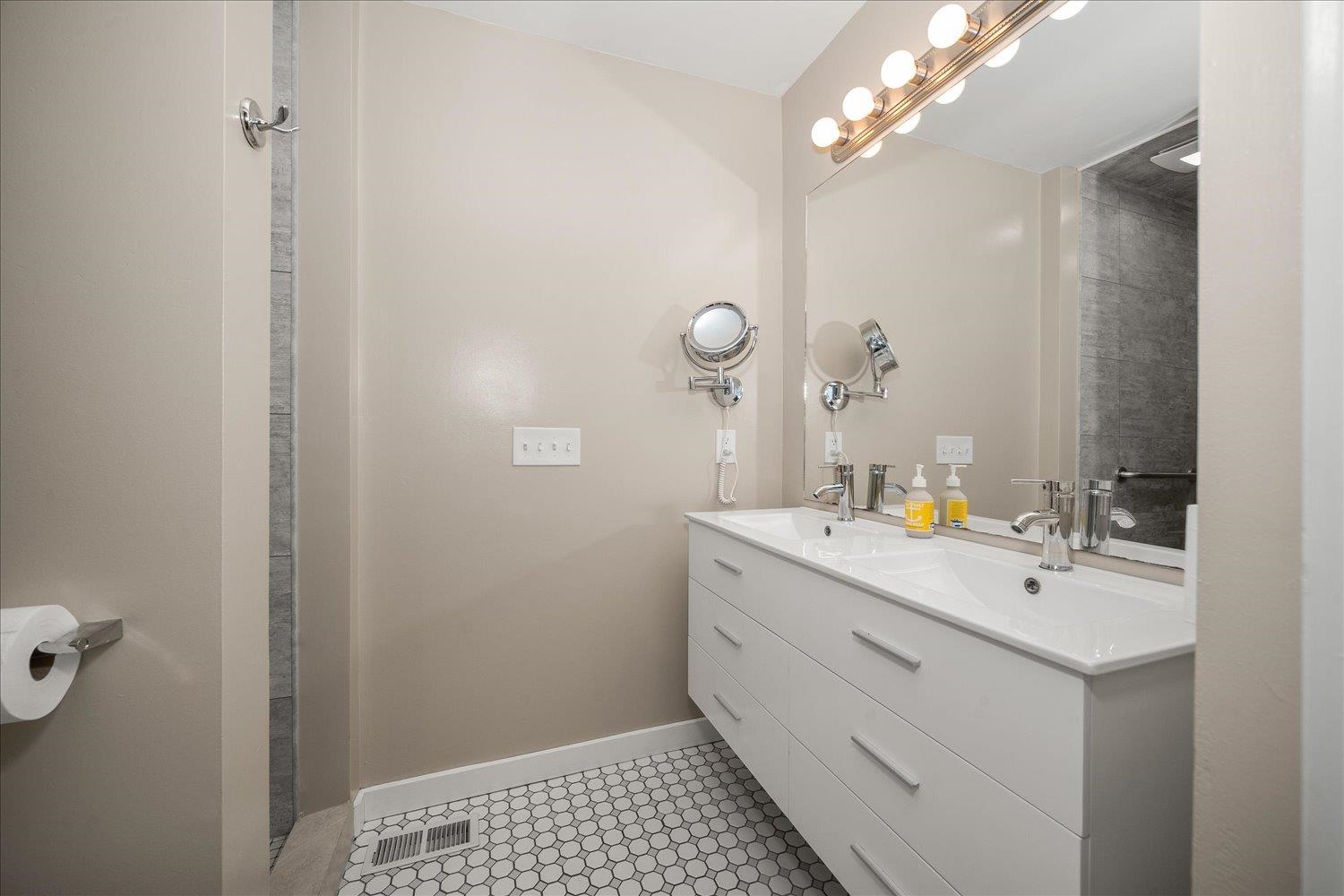 2903 S Howard St - Photo 18