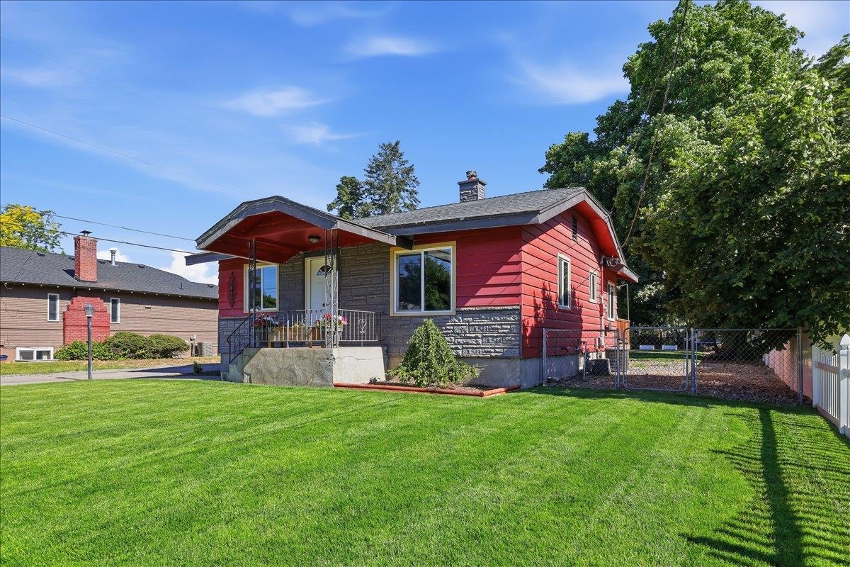 7617 E LIBERTY Ave - Photo 2