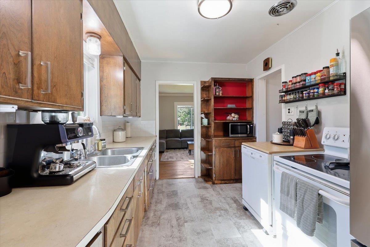 7617 E LIBERTY Ave - Photo 8