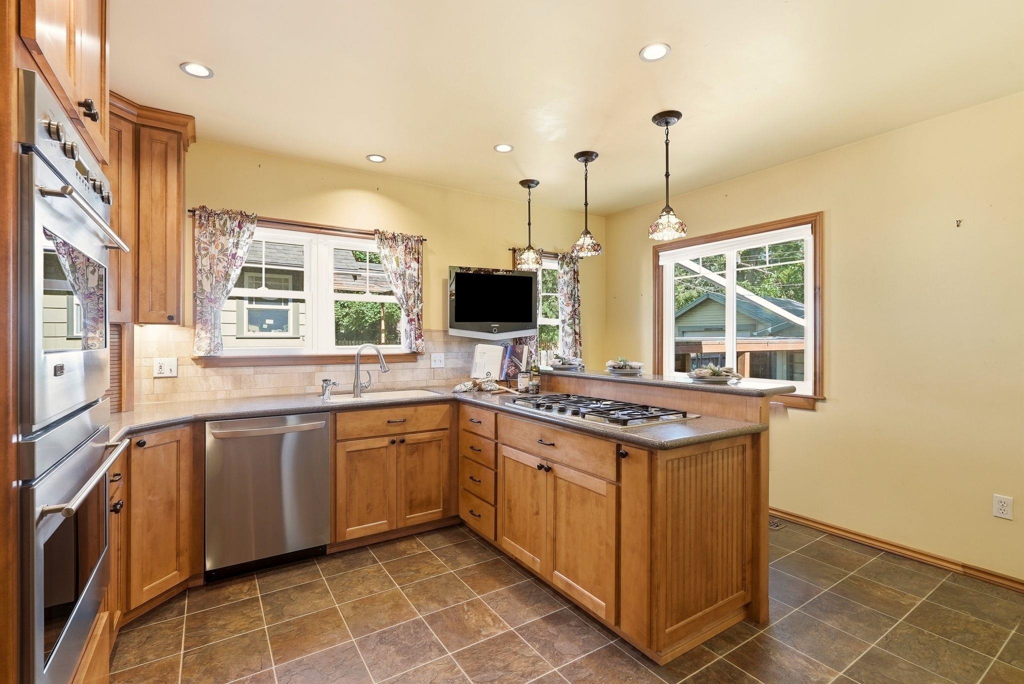 611 E 25TH Ave - Photo 8