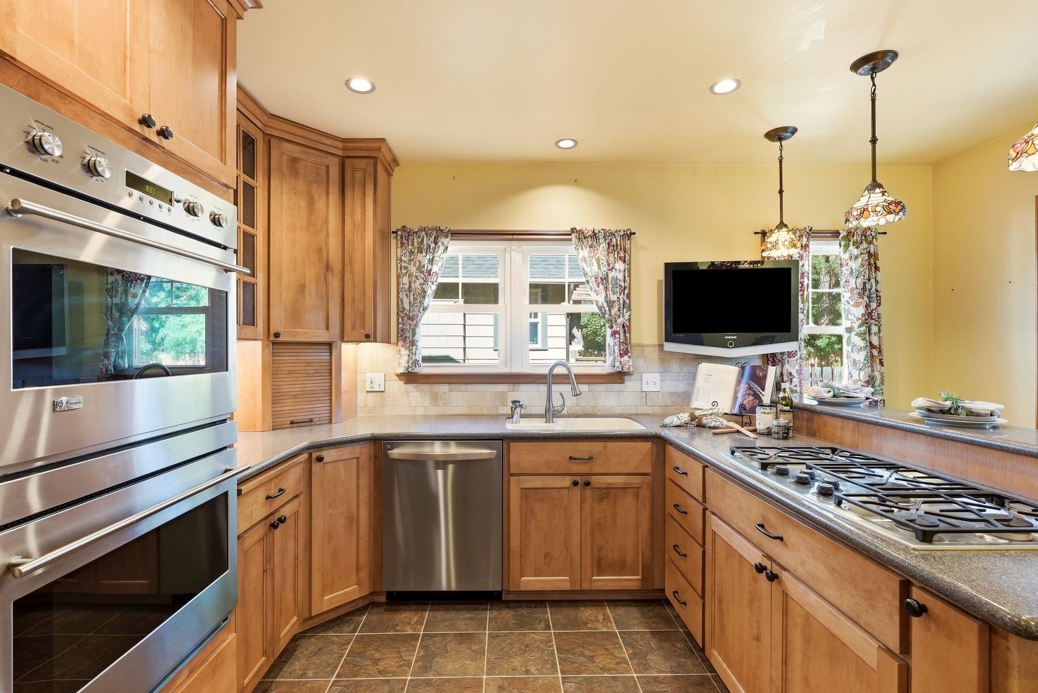 611 E 25TH Ave - Photo 9