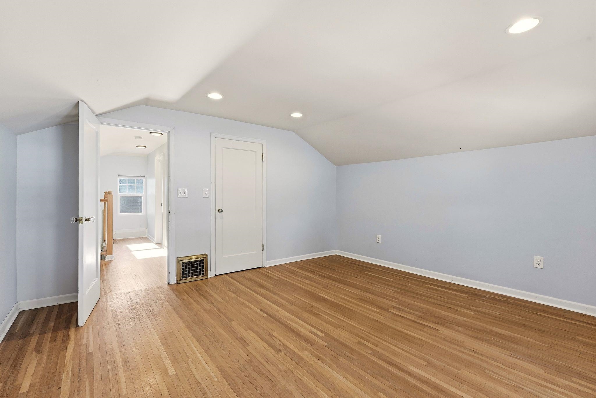 611 E 25TH Ave - Photo 18