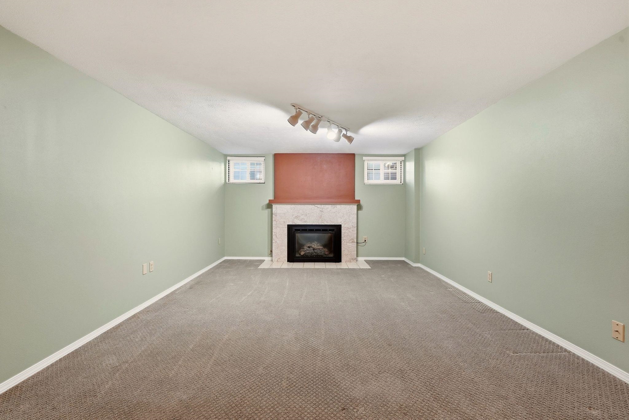 611 E 25TH Ave - Photo 20