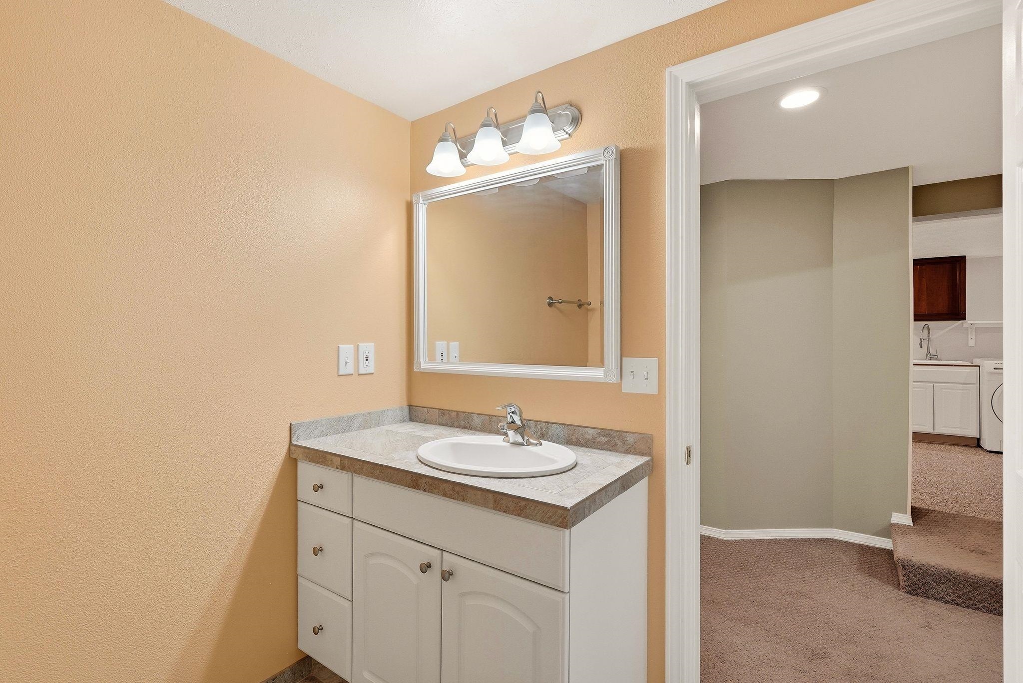 611 E 25TH Ave - Photo 24