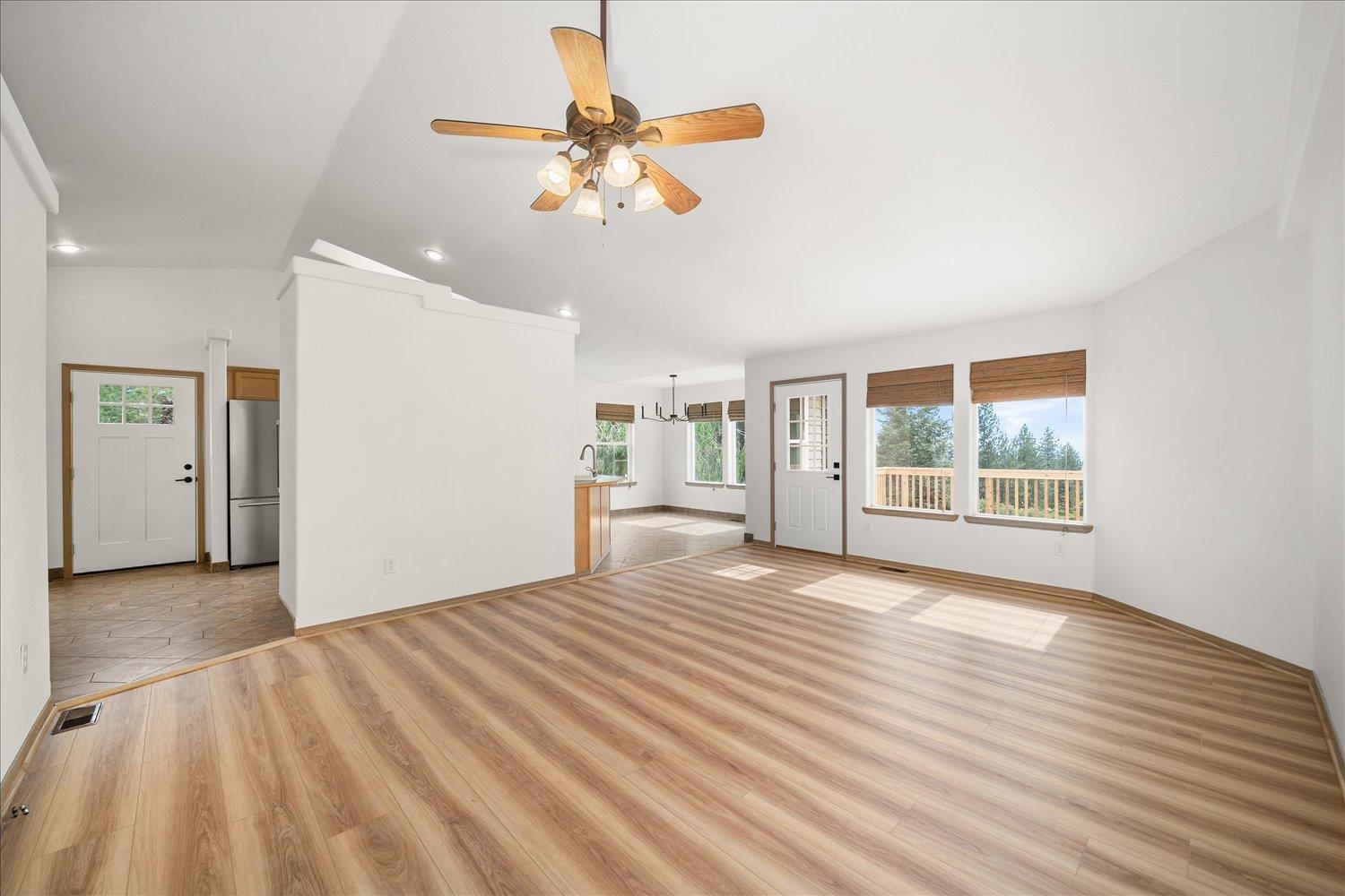 15519 E Tallman Rd - Photo 10