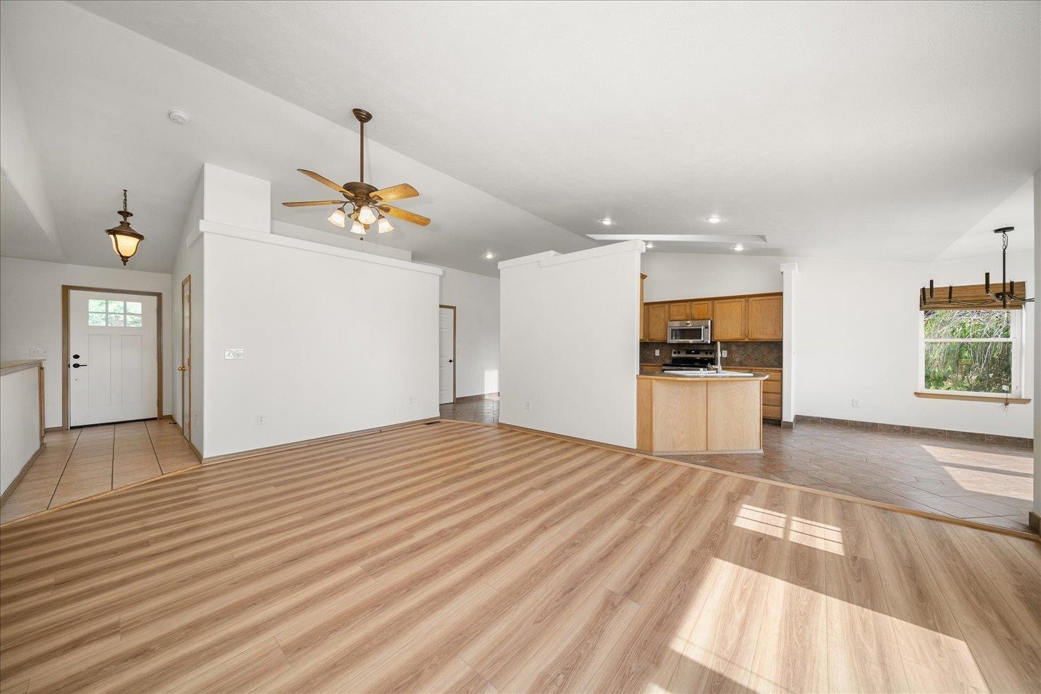 15519 E Tallman Rd - Photo 11