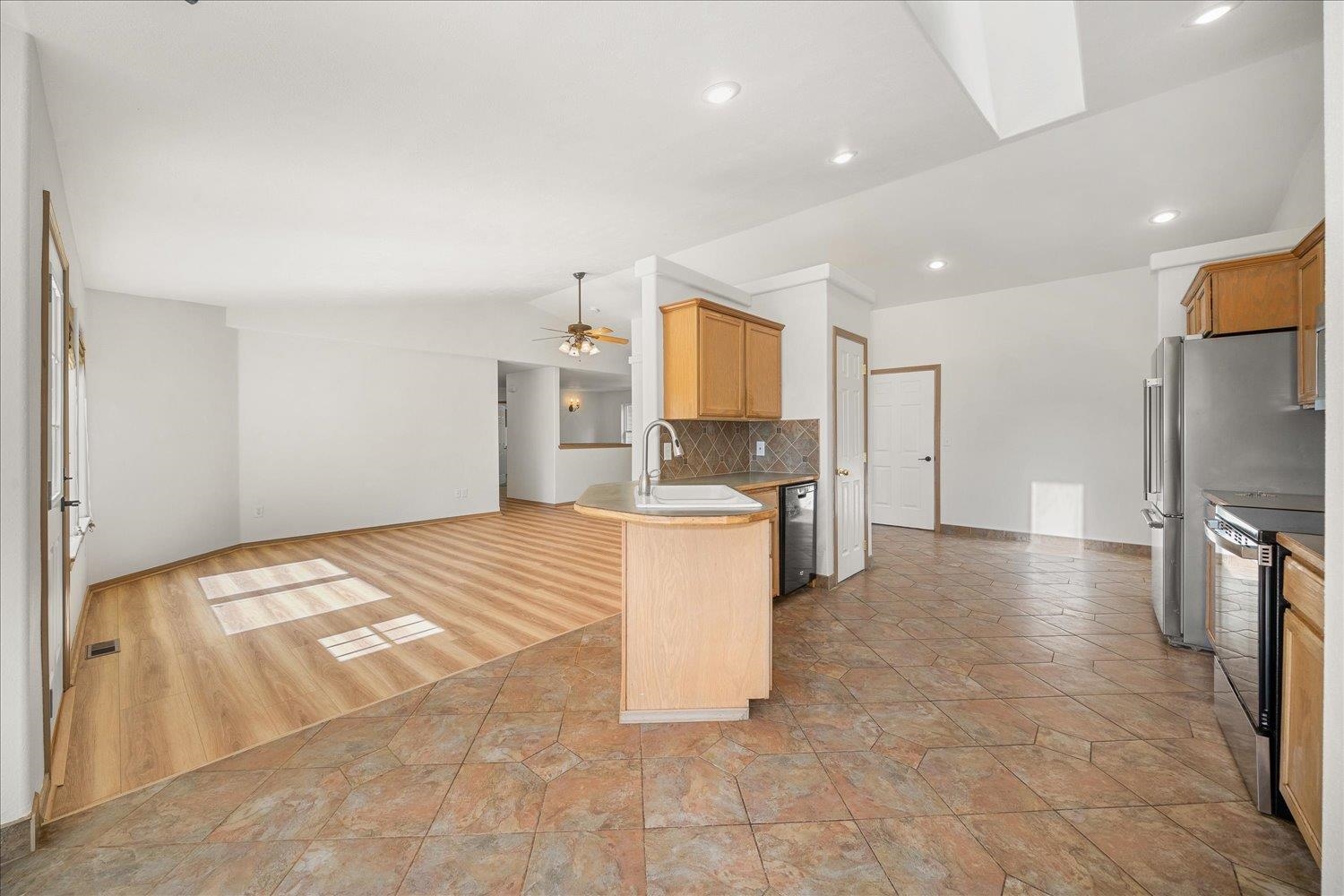 15519 E Tallman Rd - Photo 13