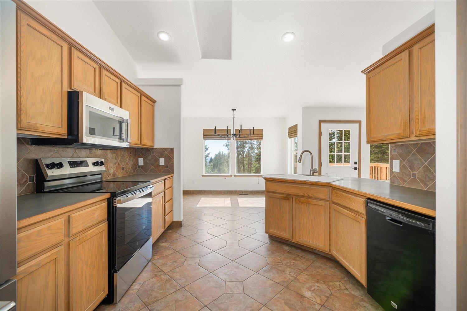 15519 E Tallman Rd - Photo 16