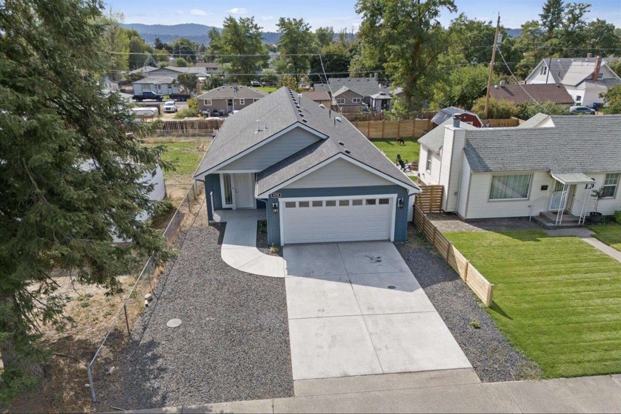 4218 E Fairview Ave - Photo 2