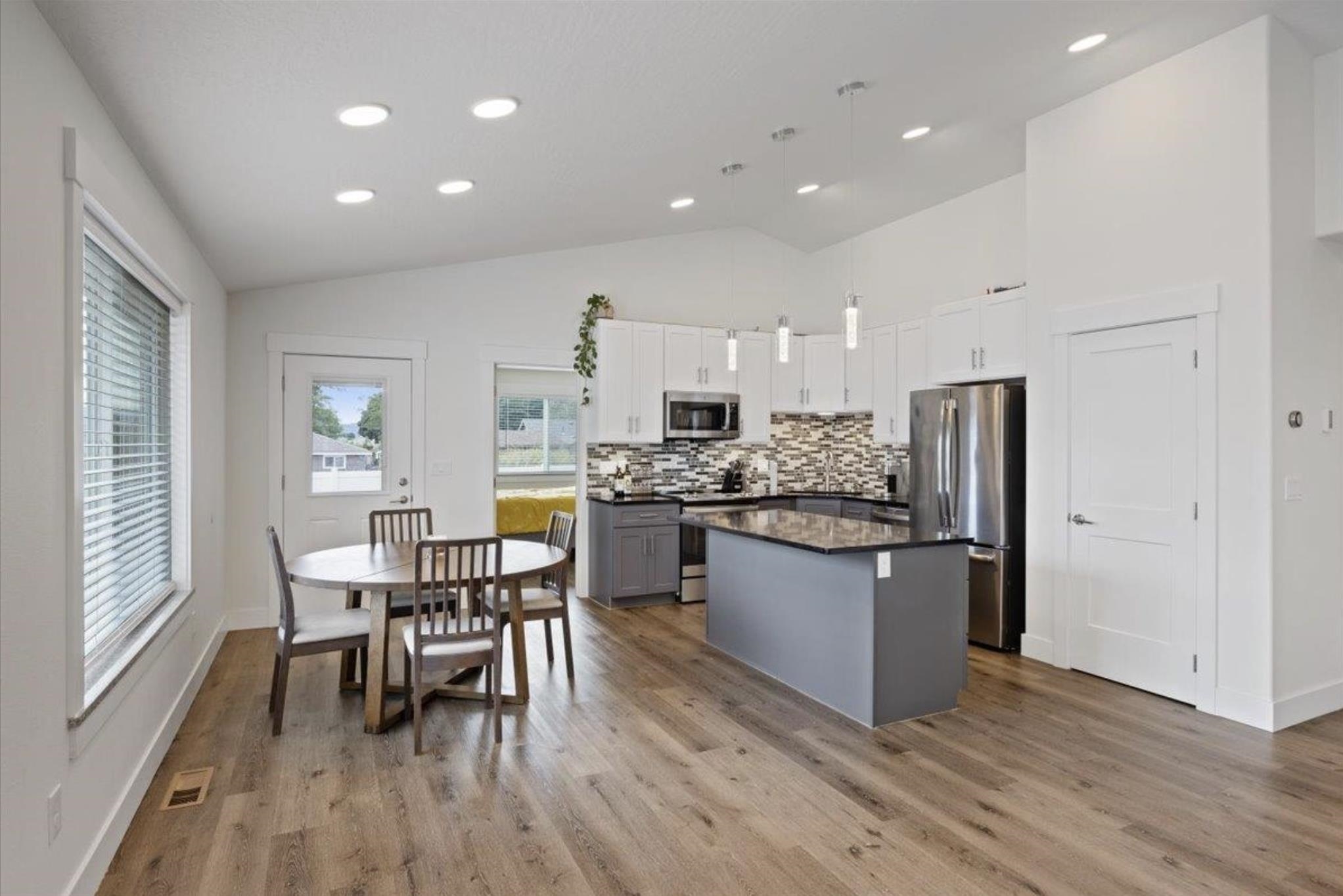 4218 E Fairview Ave - Photo 12