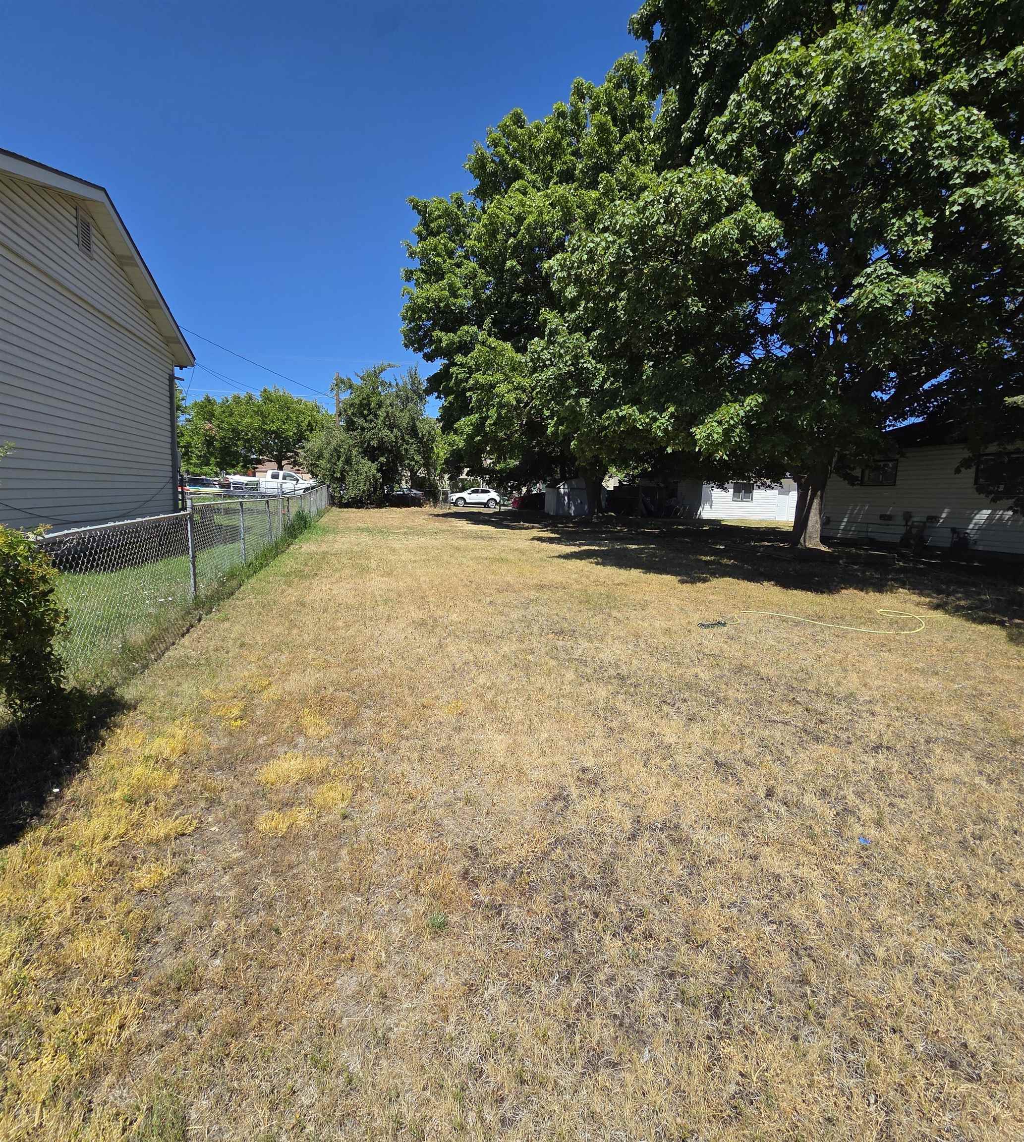 2417 E Empire Ave - Photo 3