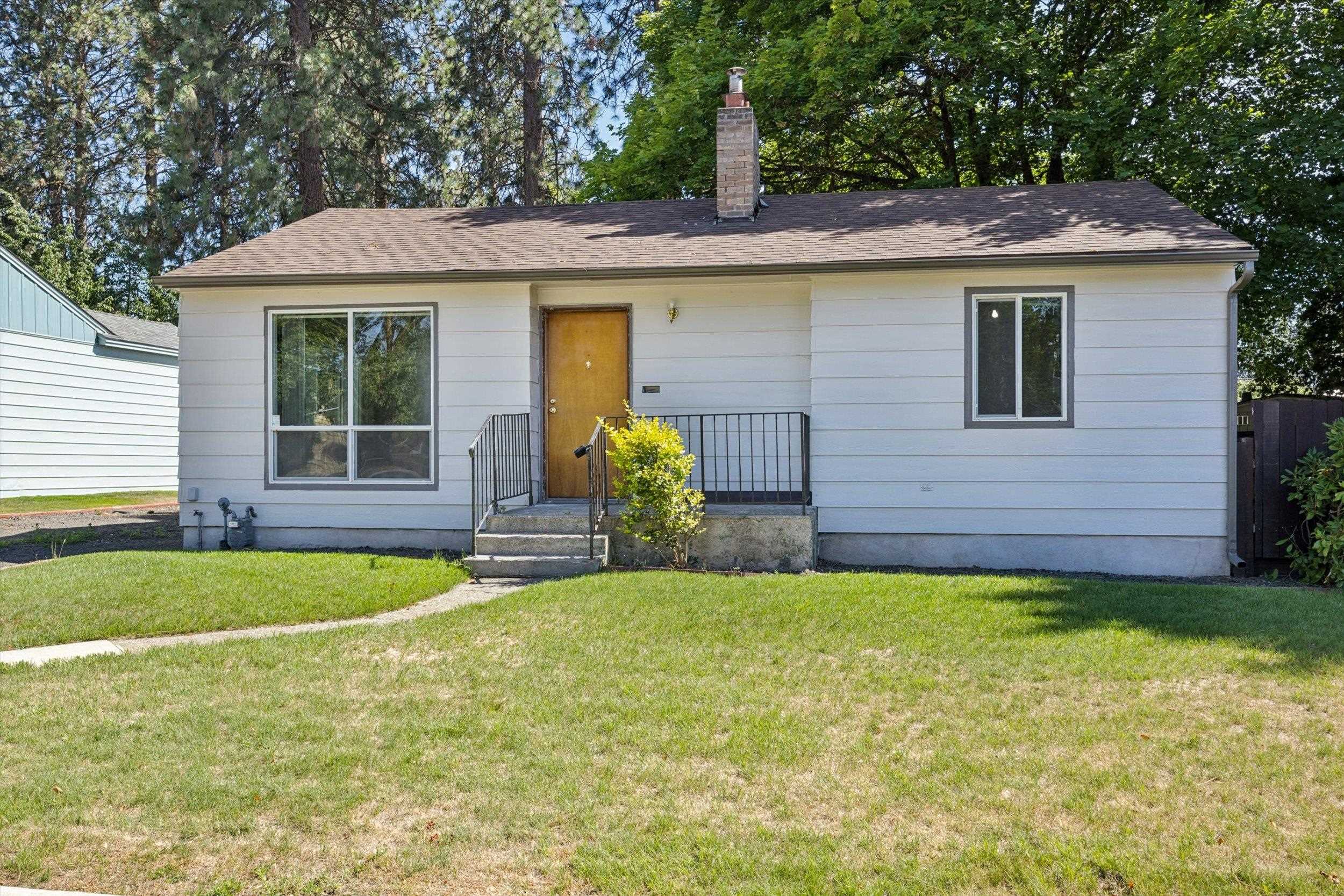 3125 W Rowan Ave - Photo 1