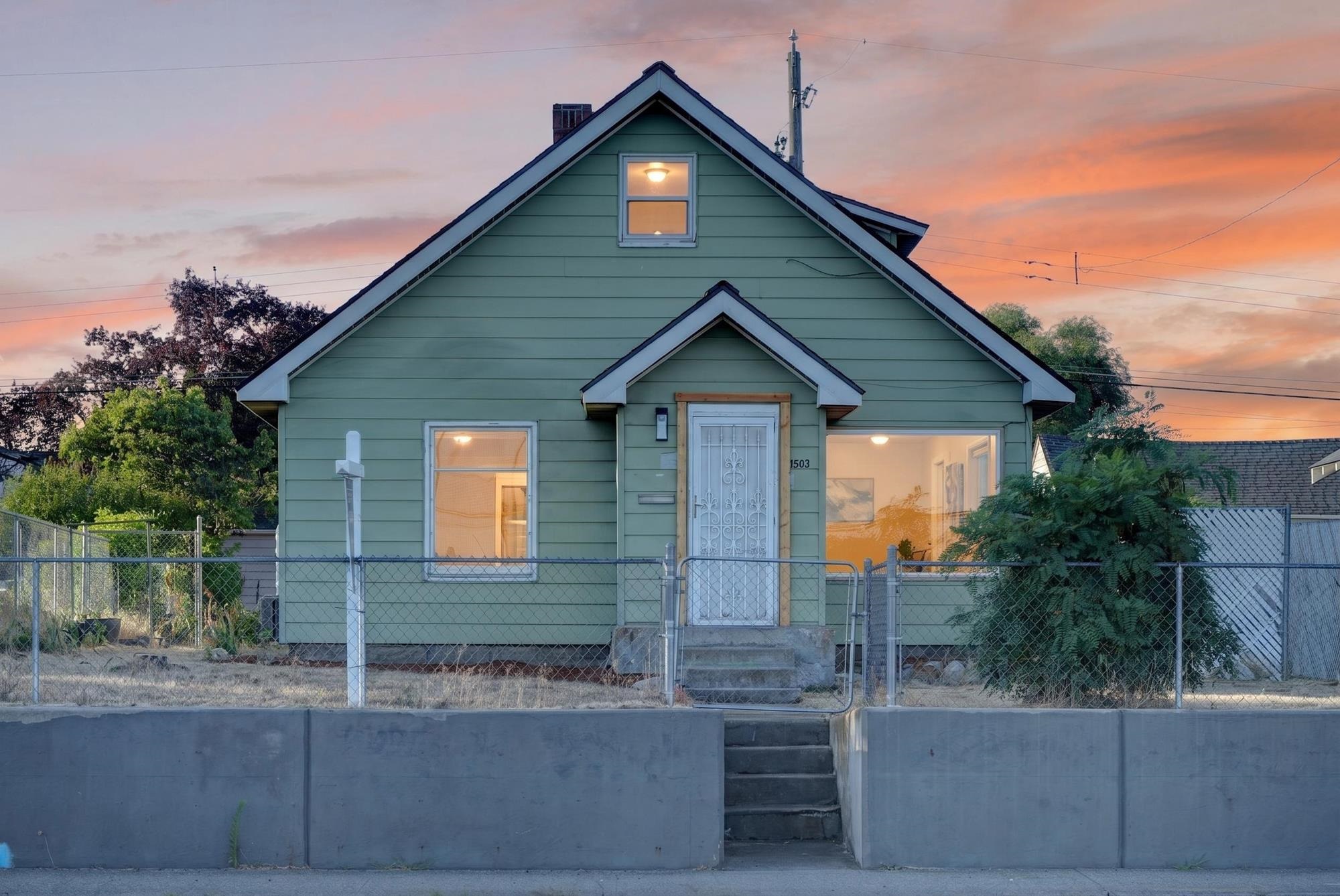 1503 E Wellesley Ave - Photo 1