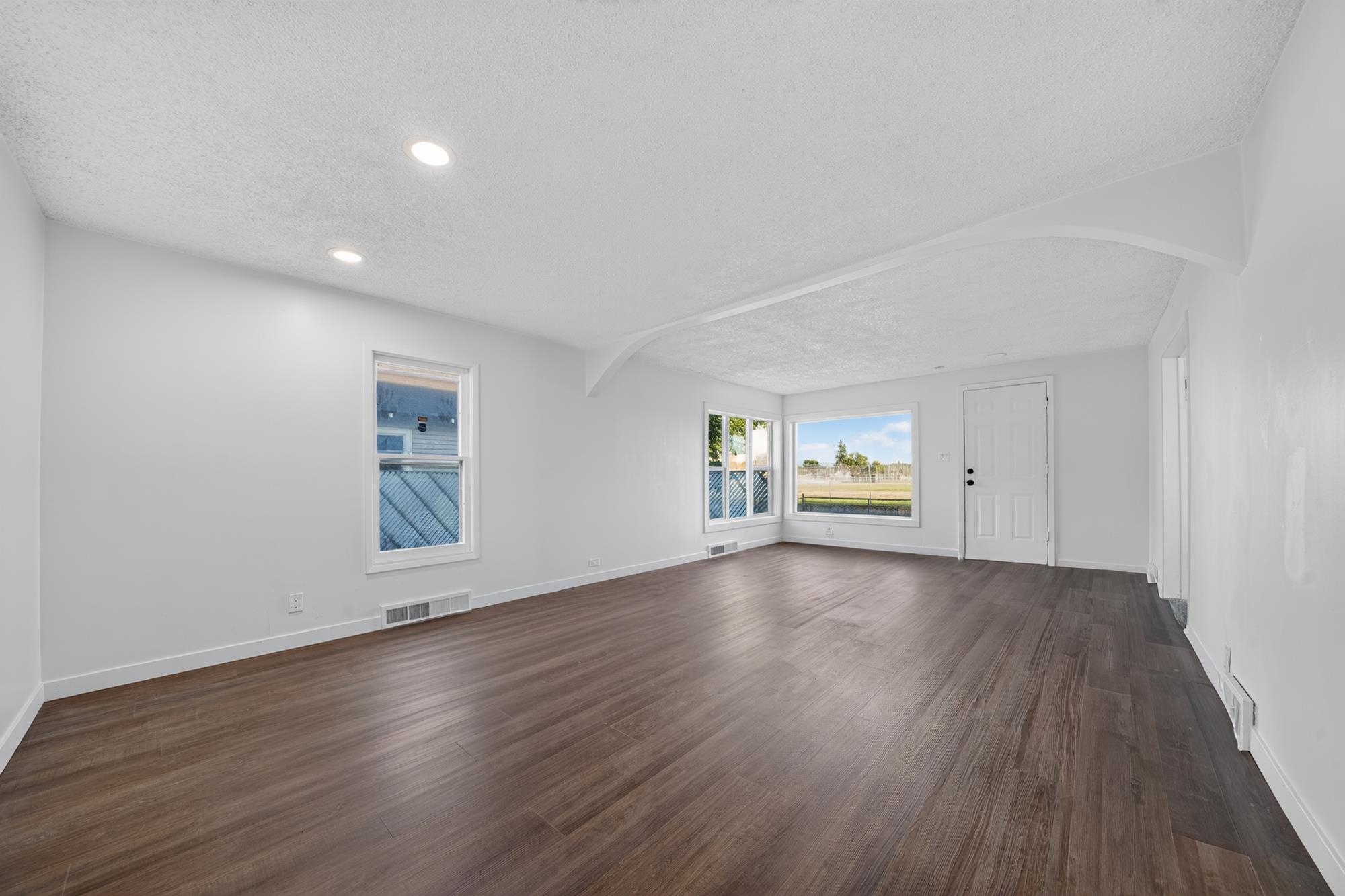 1503 E Wellesley Ave - Photo 5