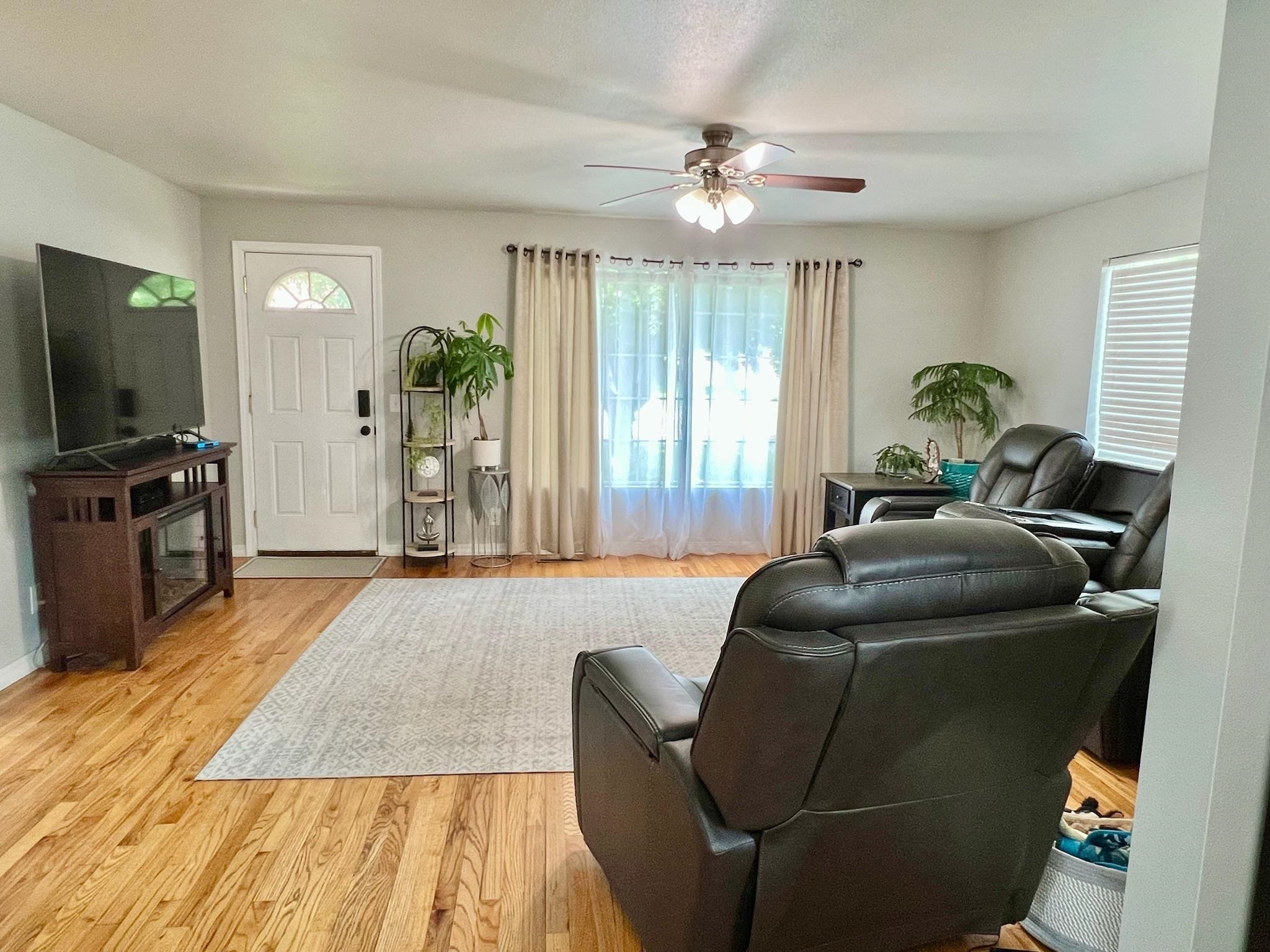 8424 E Valleyway Ave - Photo 3