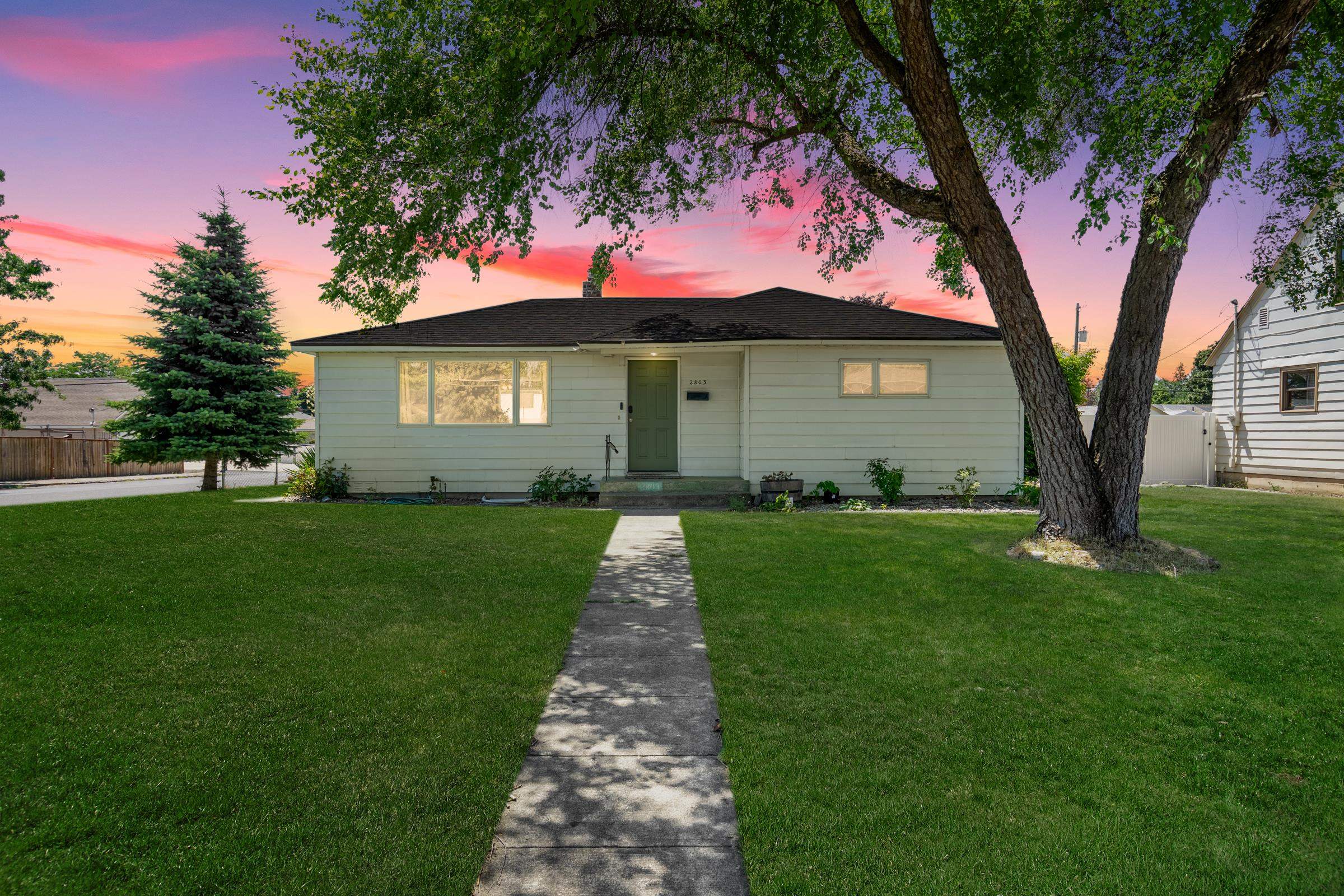 2803 W SANSON Ave - Photo 1