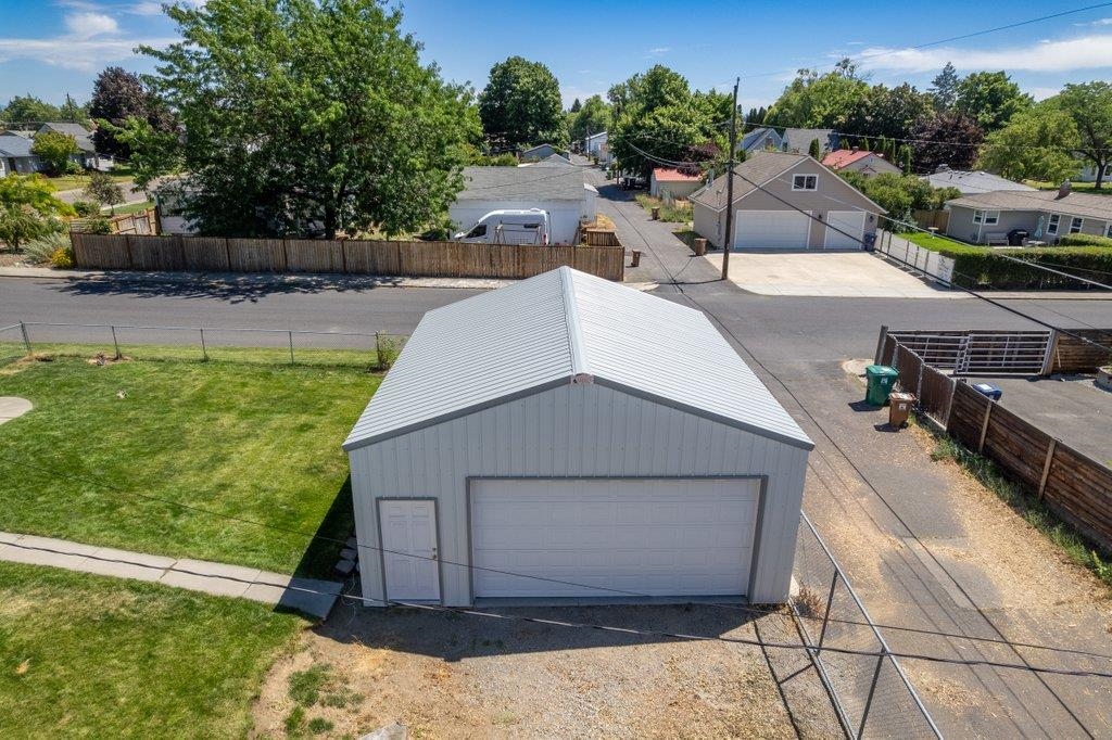 2803 W SANSON Ave - Photo 2