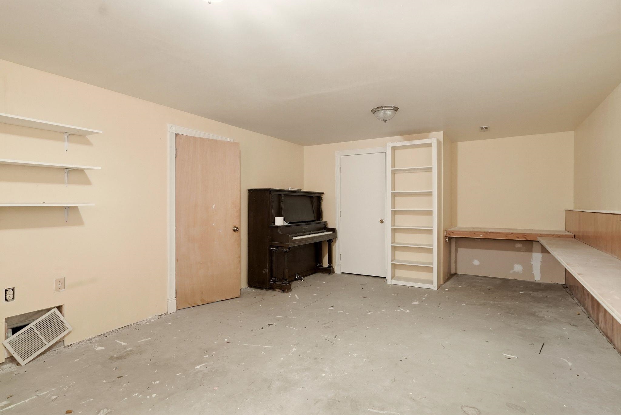 2828 W Thorpe Rd - Photo 32