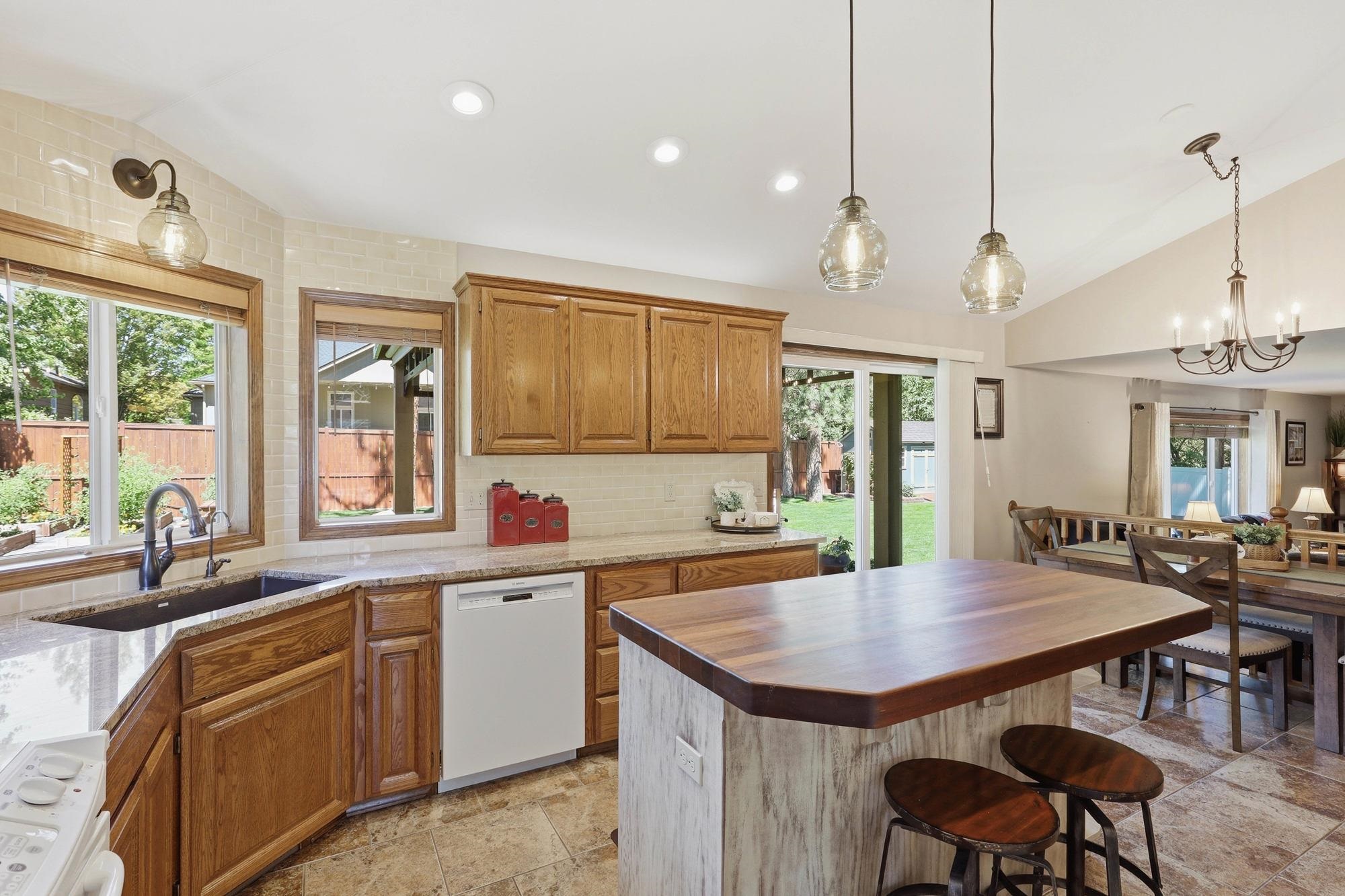 1013 E Blackhawk Dr - Photo 9