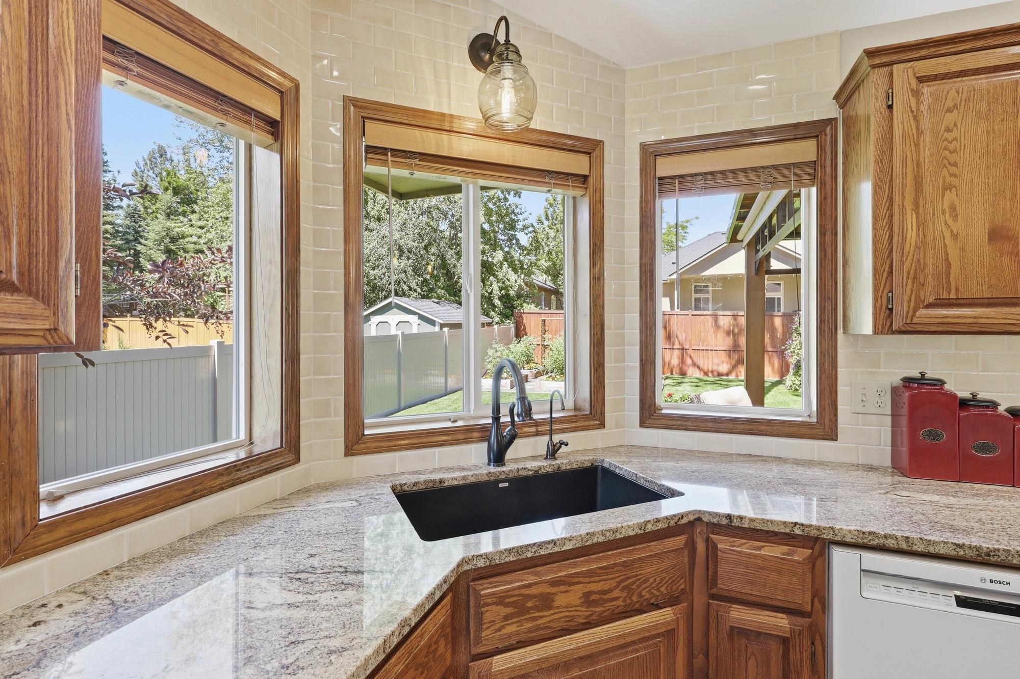 1013 E Blackhawk Dr - Photo 10