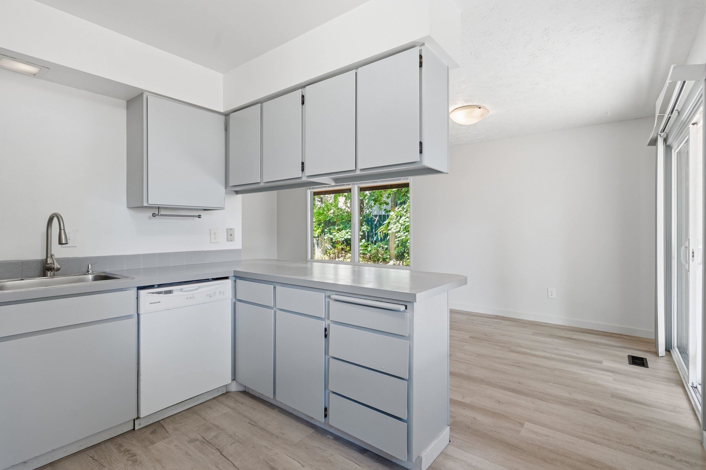 10906 E 17th Ave - Photo 7