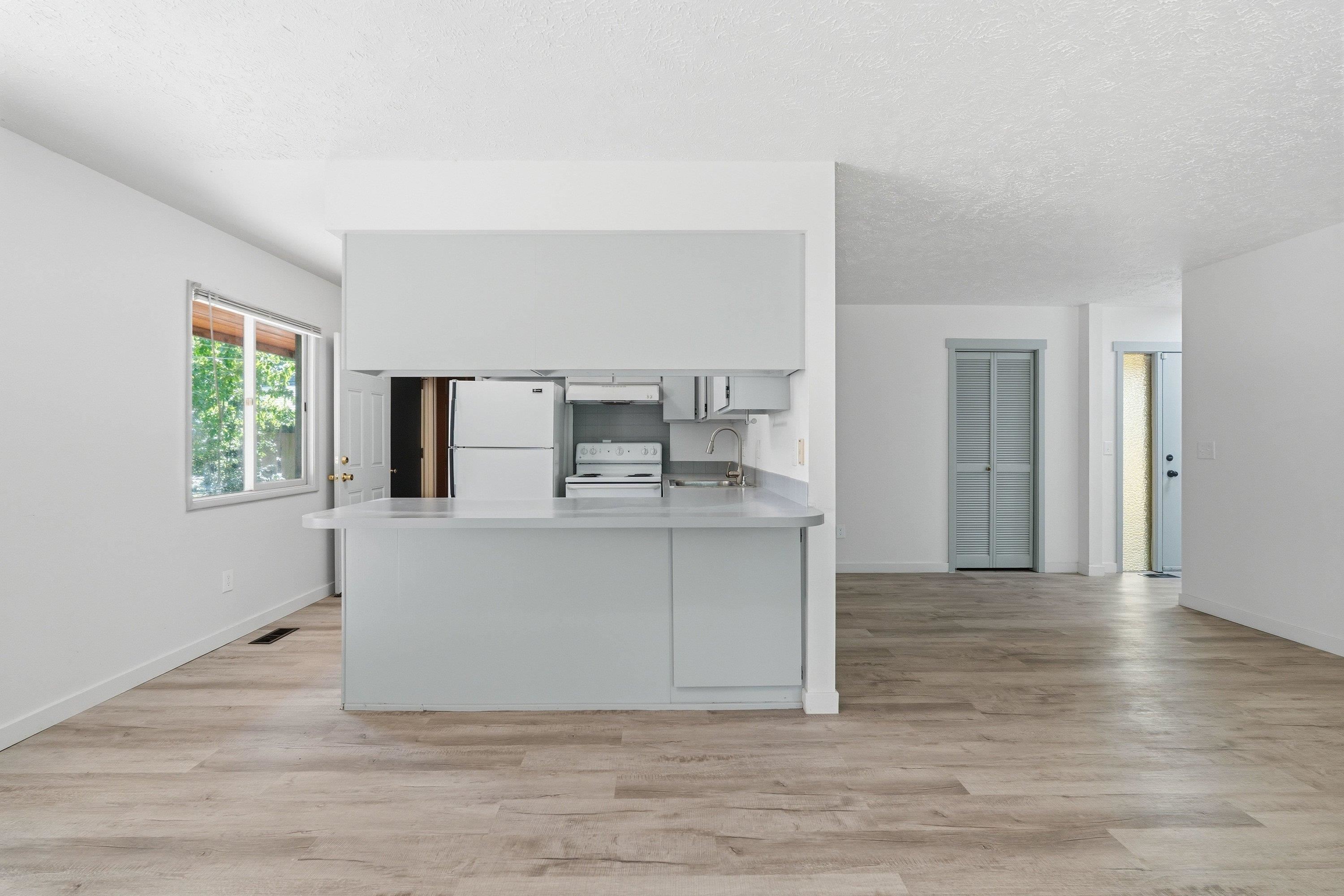 10906 E 17th Ave - Photo 4
