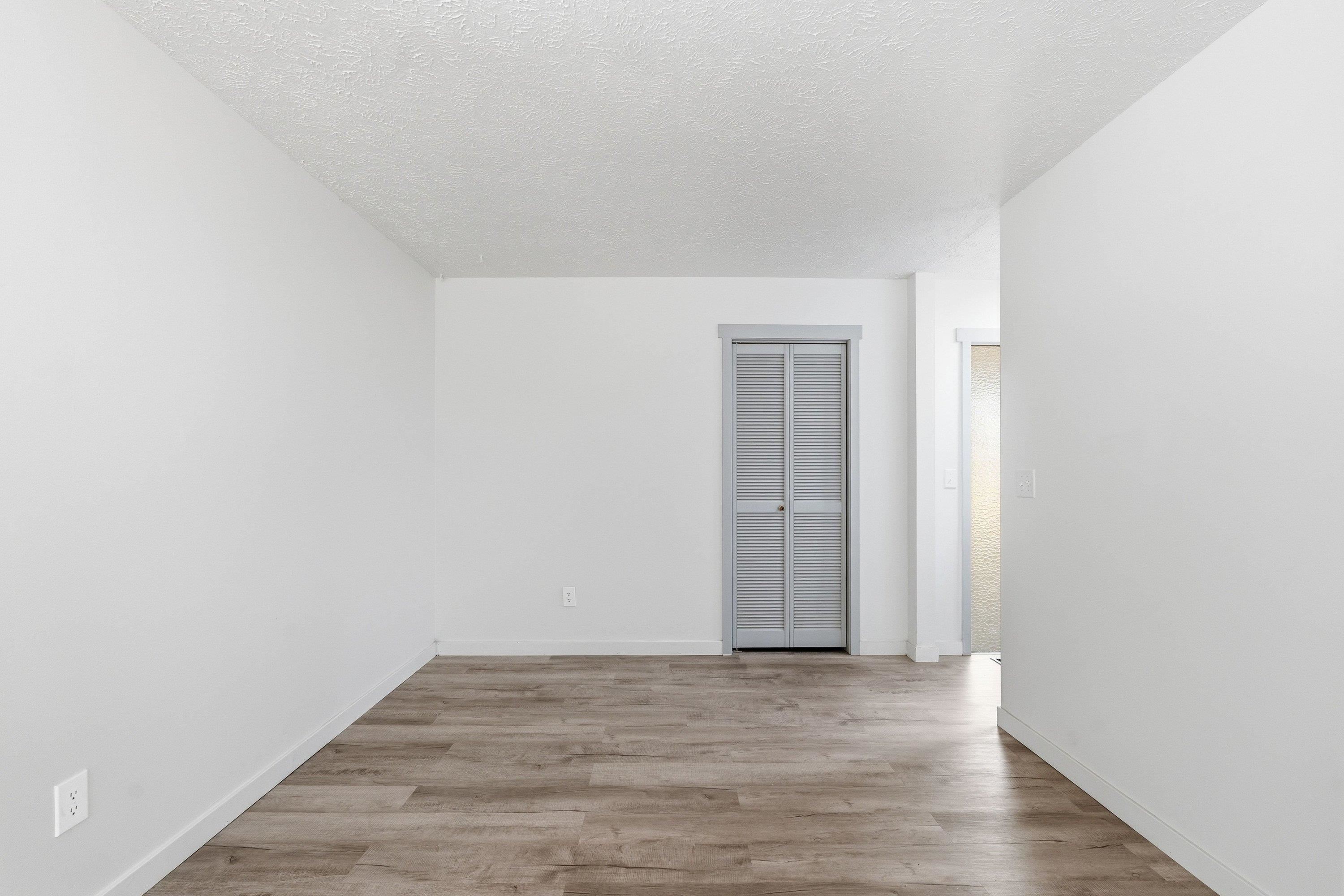 10906 E 17th Ave - Photo 10