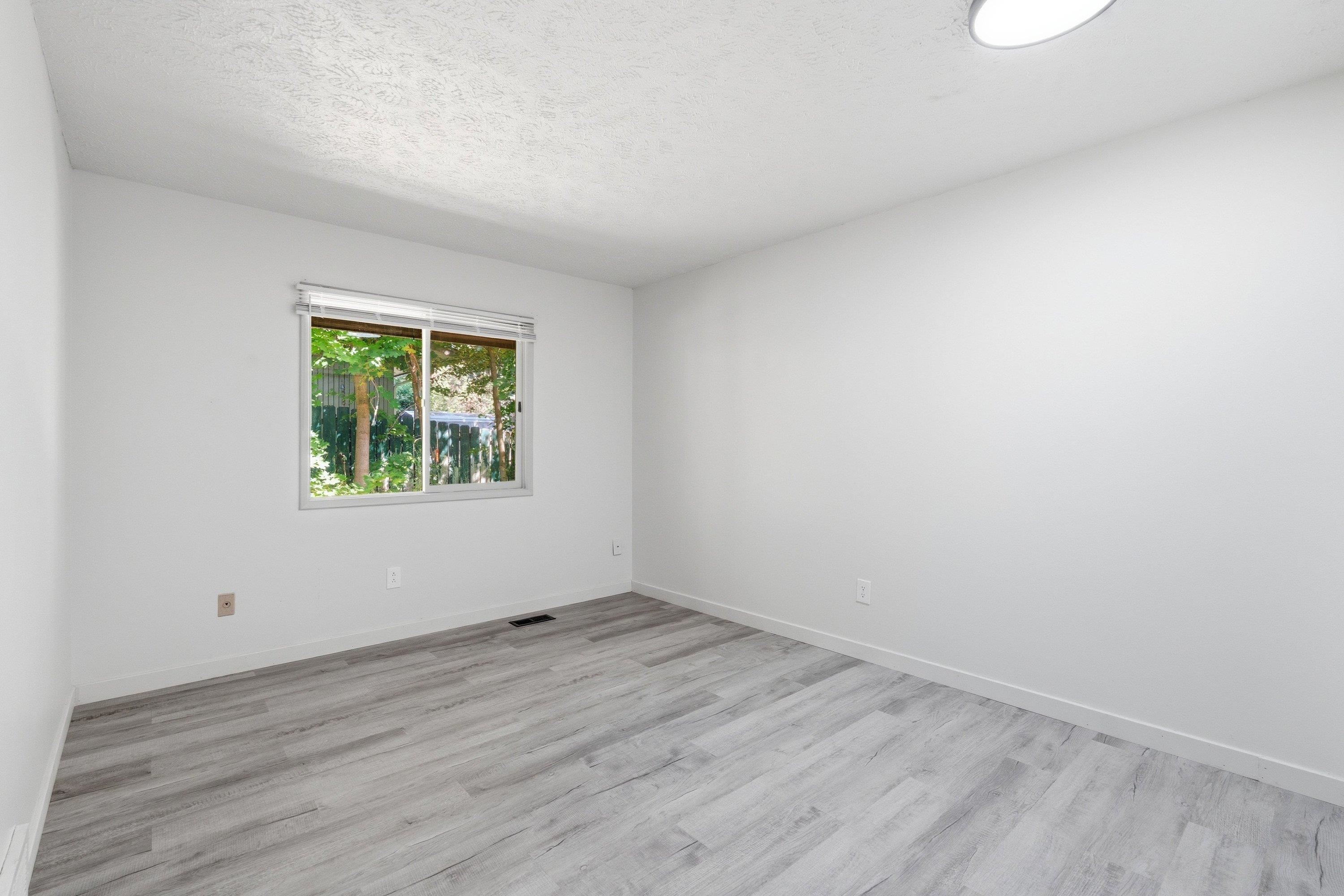10906 E 17th Ave - Photo 15