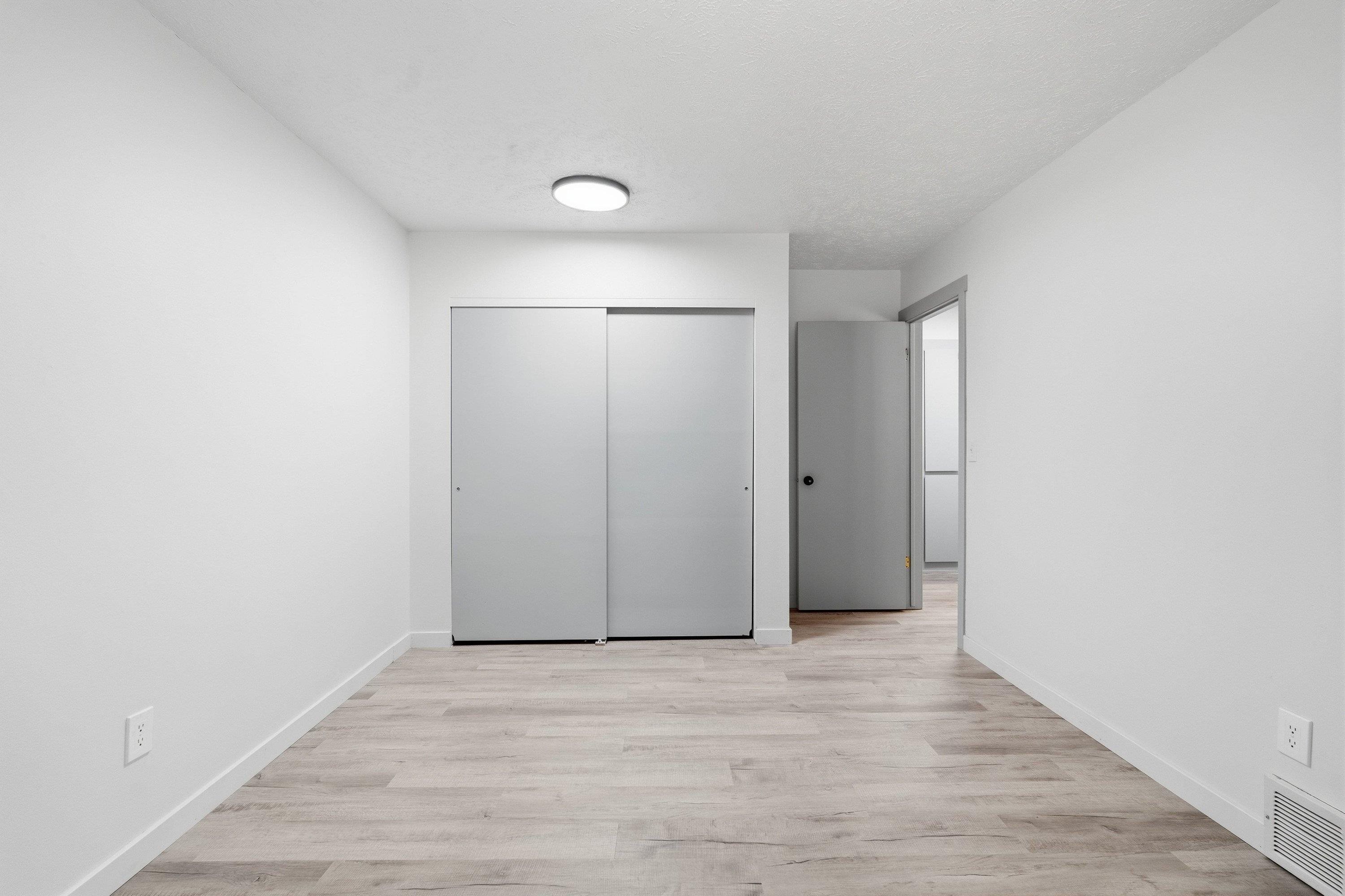 10906 E 17th Ave - Photo 16