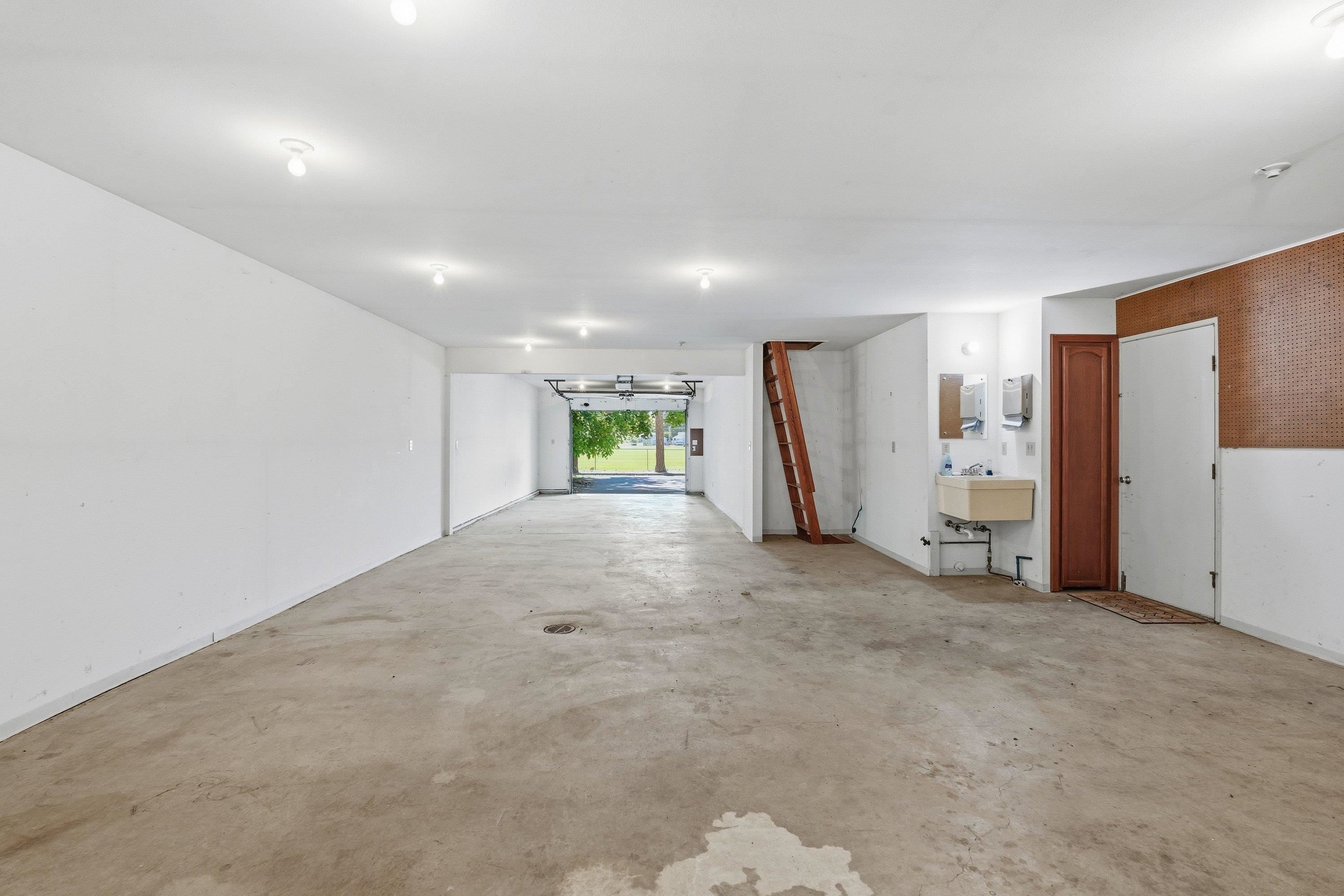 10906 E 17th Ave - Photo 24