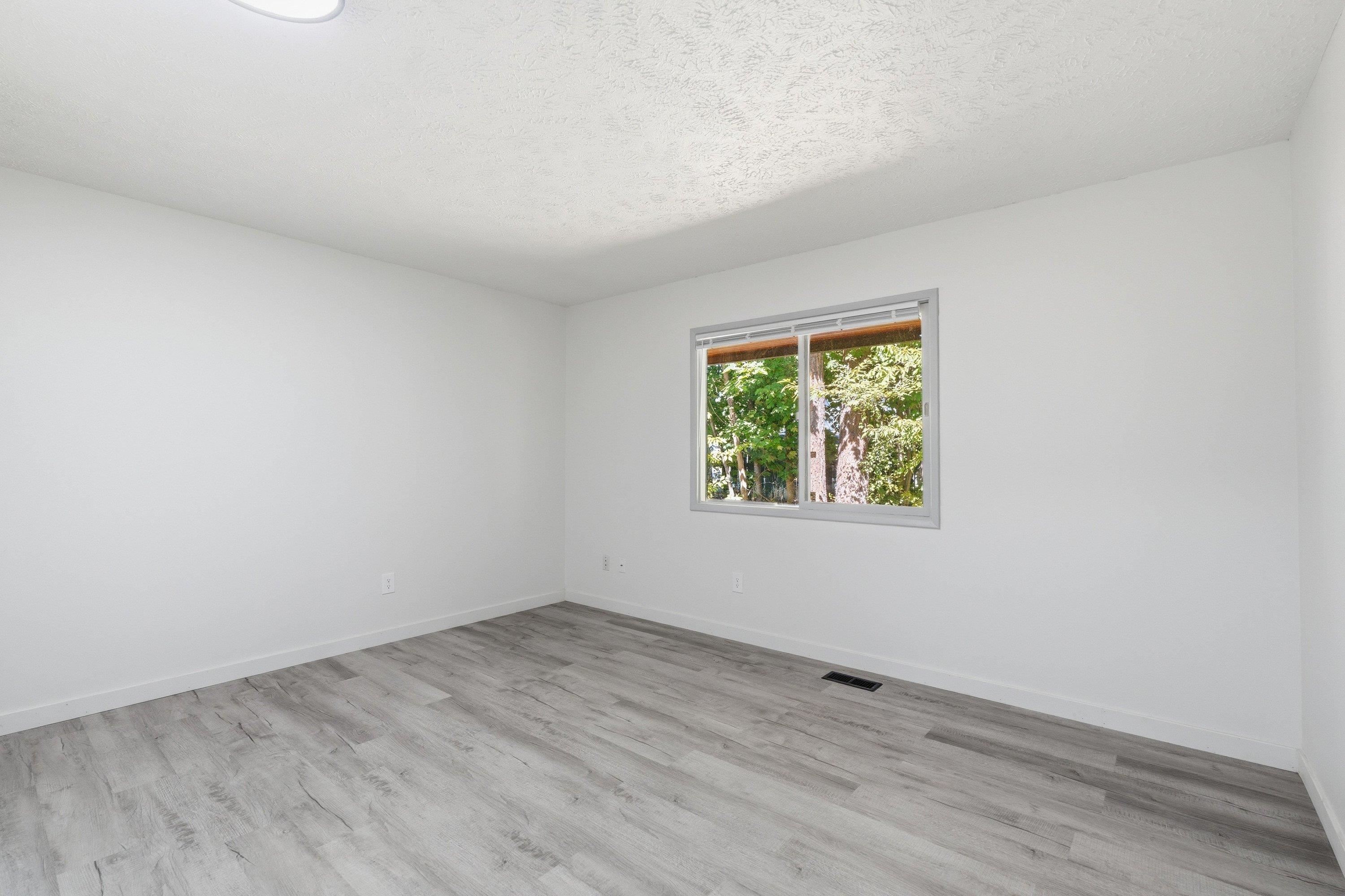 10906 E 17th Ave - Photo 12