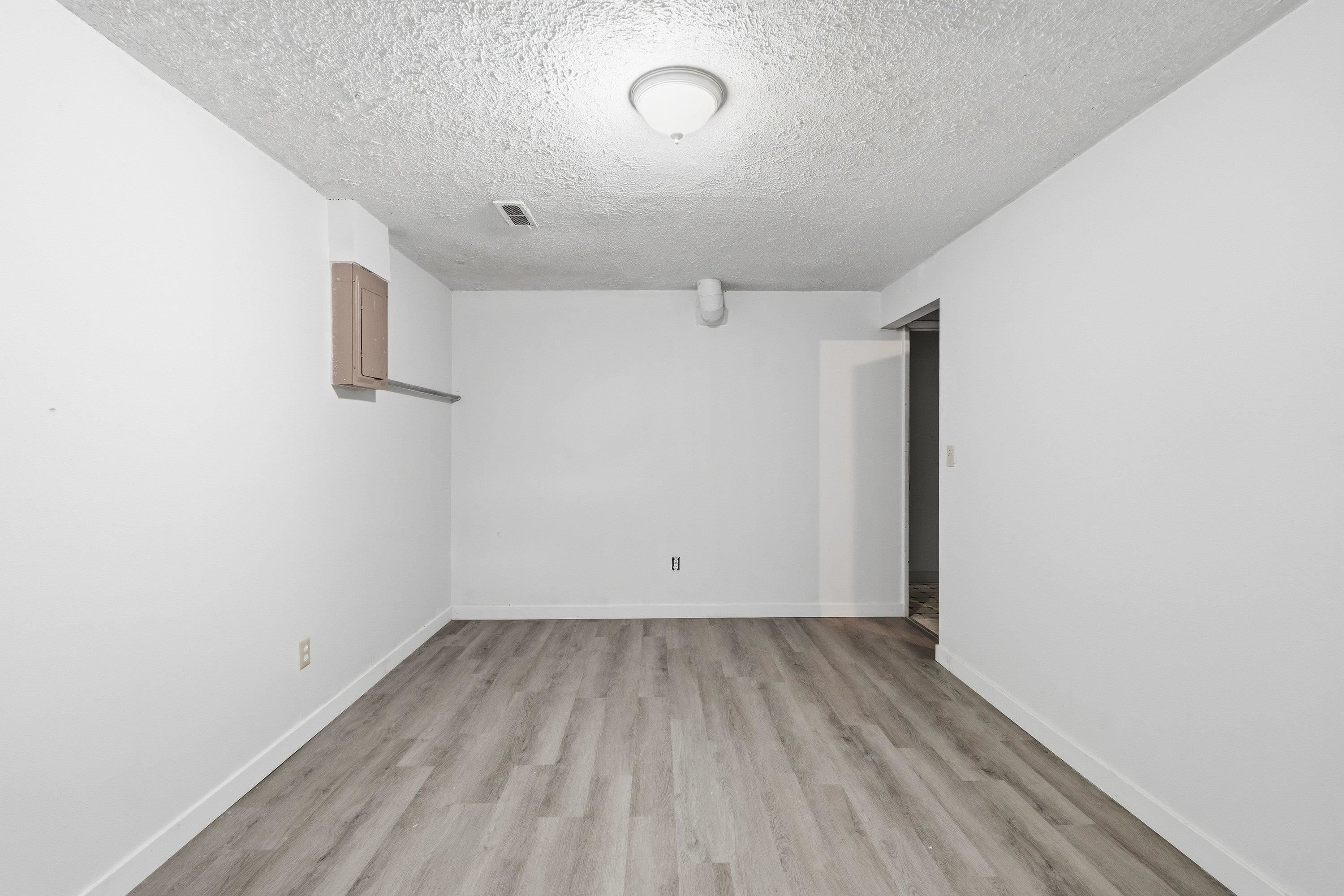 10906 E 17th Ave - Photo 18