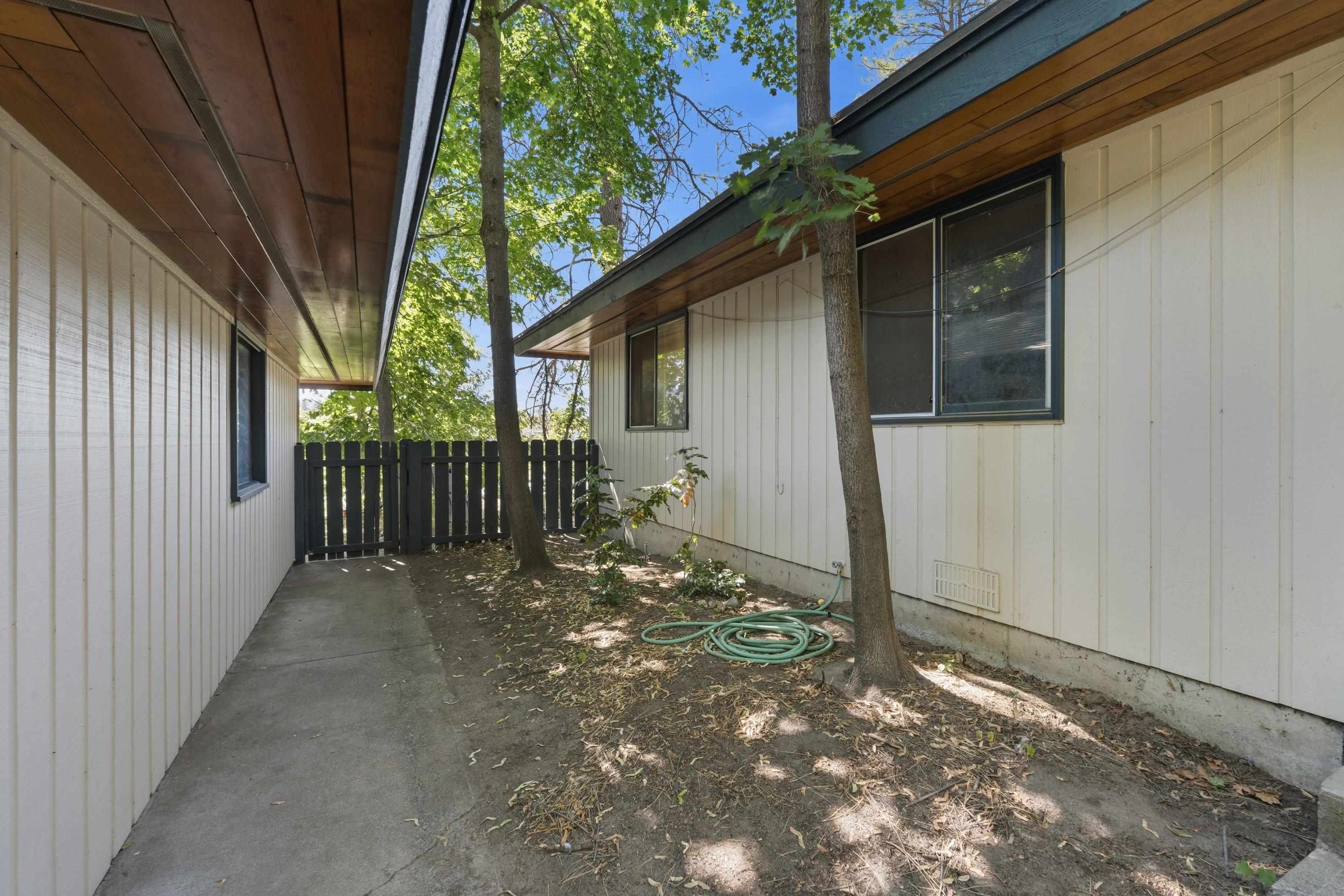 10906 E 17th Ave - Photo 34