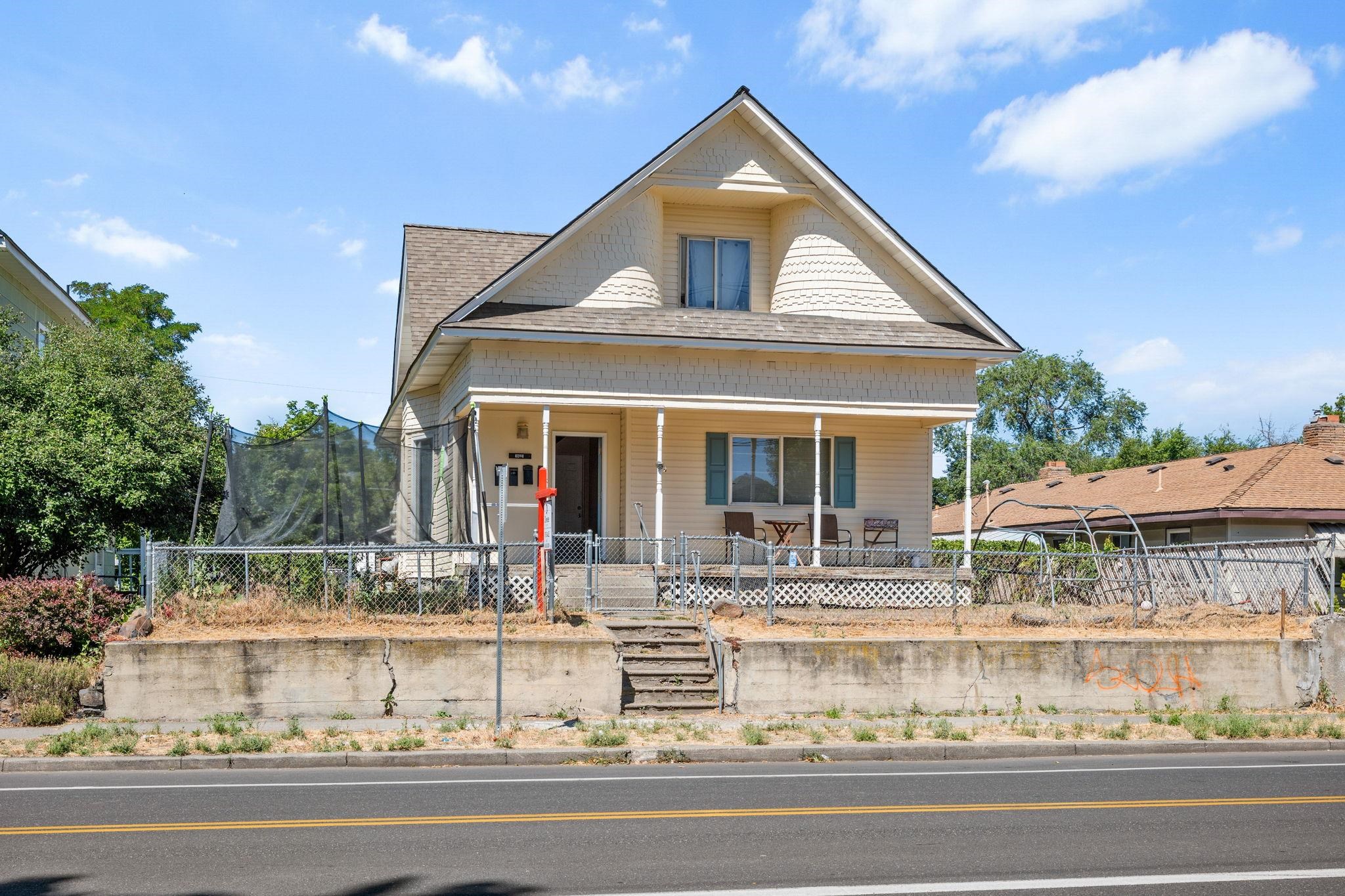 1423 N Post St - Photo 1