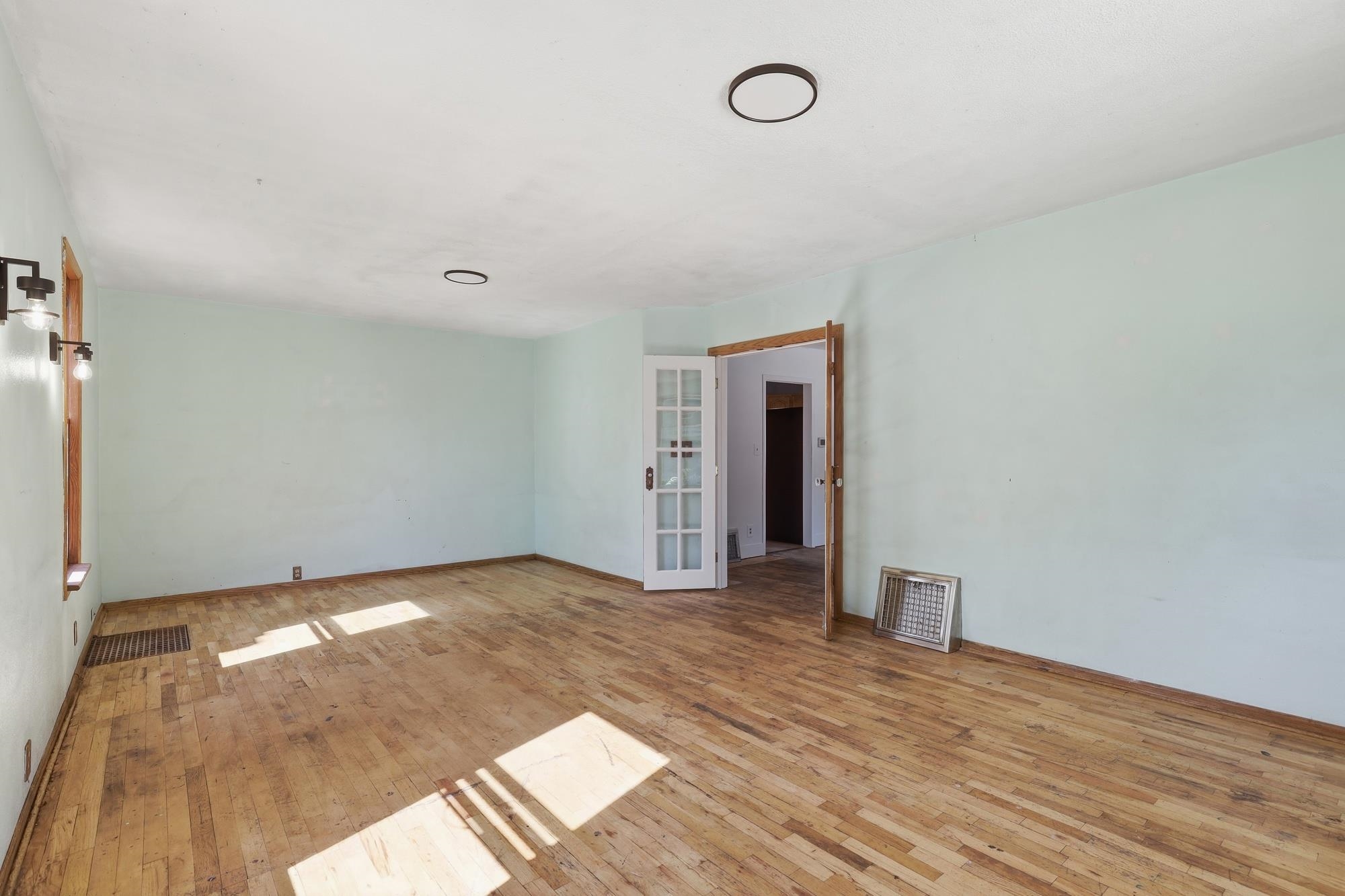 1517 E 9TH Ave - Photo 9